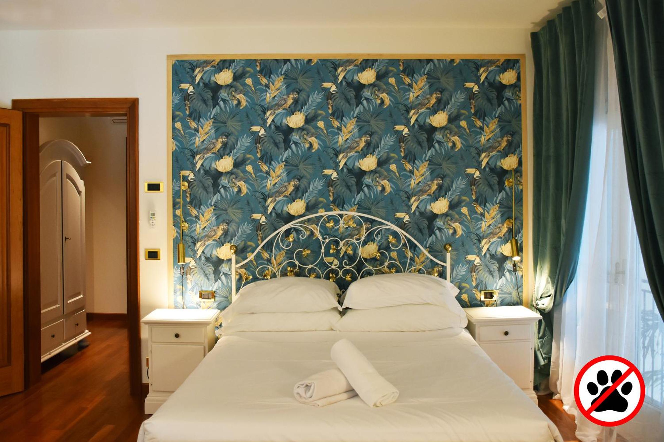 Superior Suite - Photo 7