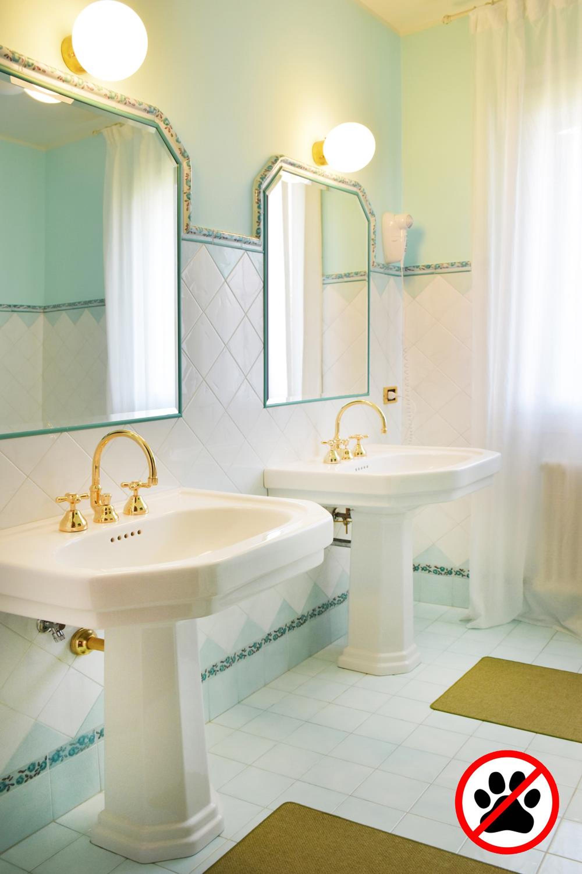 Superior Suite - Photo 5