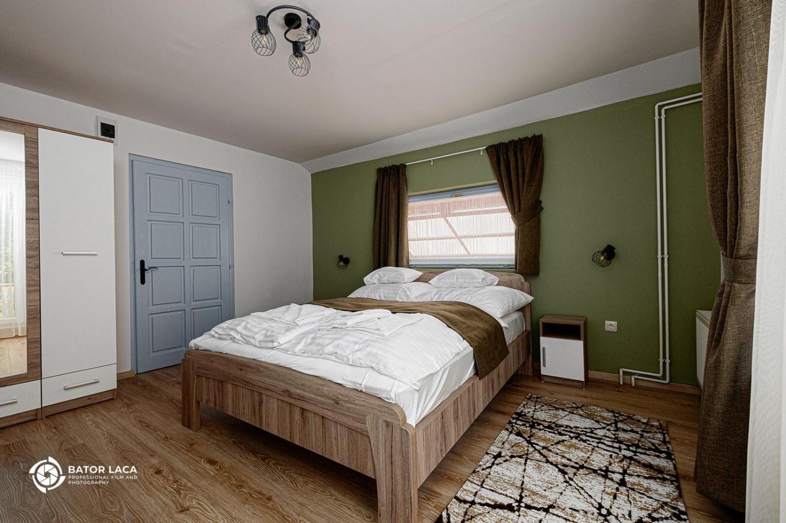 Double Room with Private Bathroom photo 1