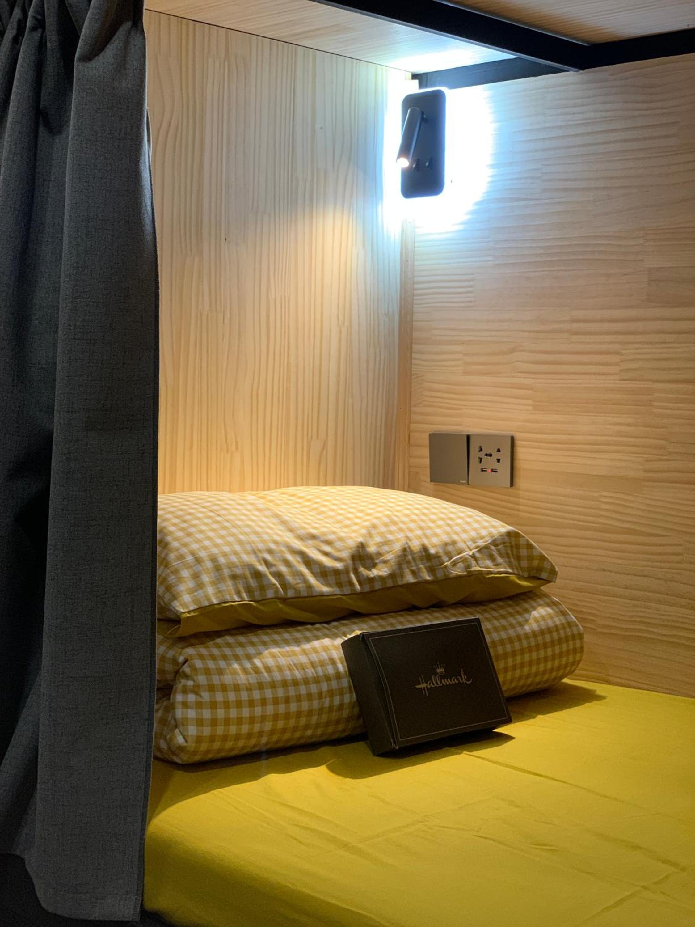 Single Bed in 6-Bed Dormitory Room photo 1