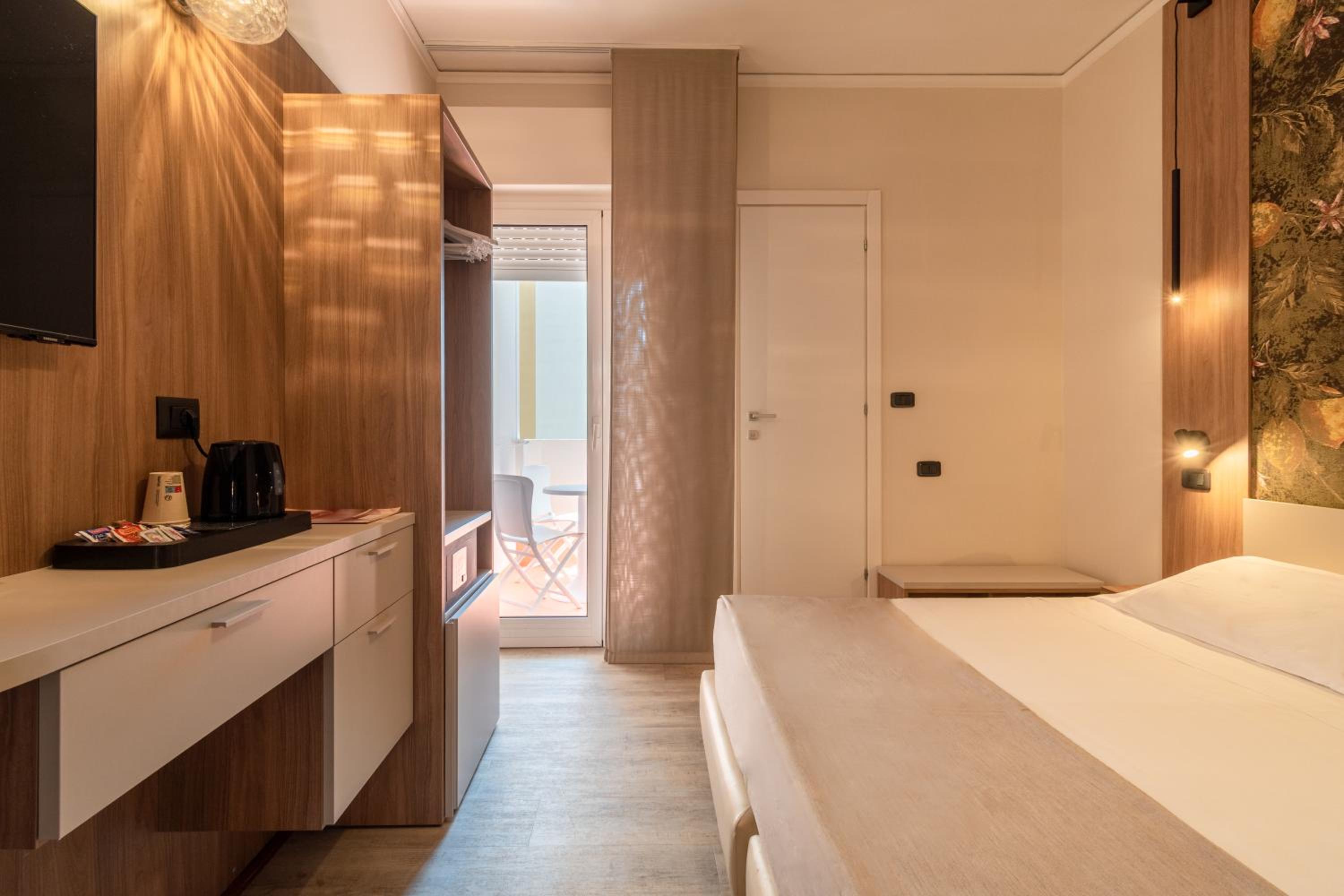 Double Room with Balcony (2 Adults + 1 Child) photo 3