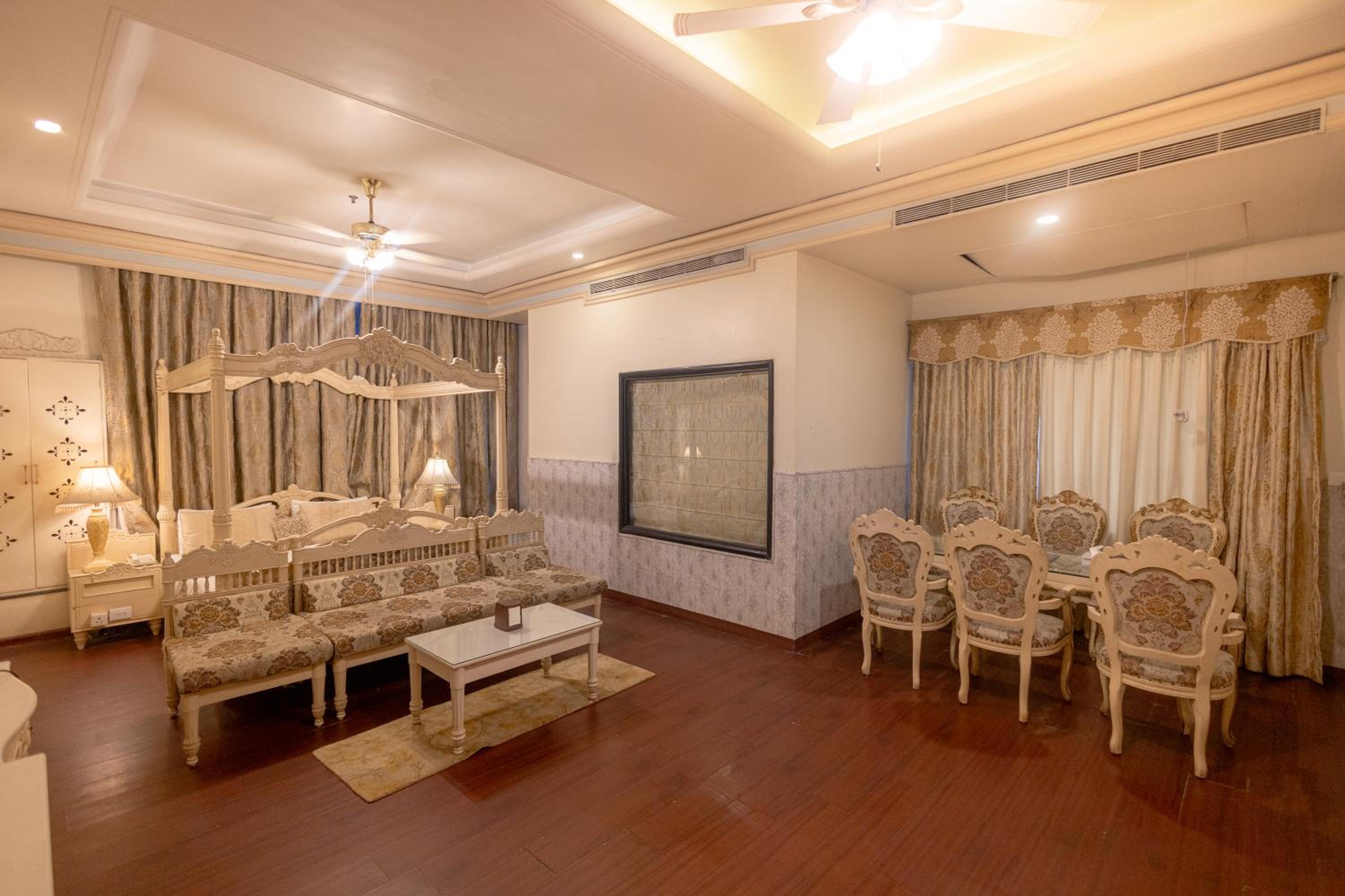 King Suite photo 2