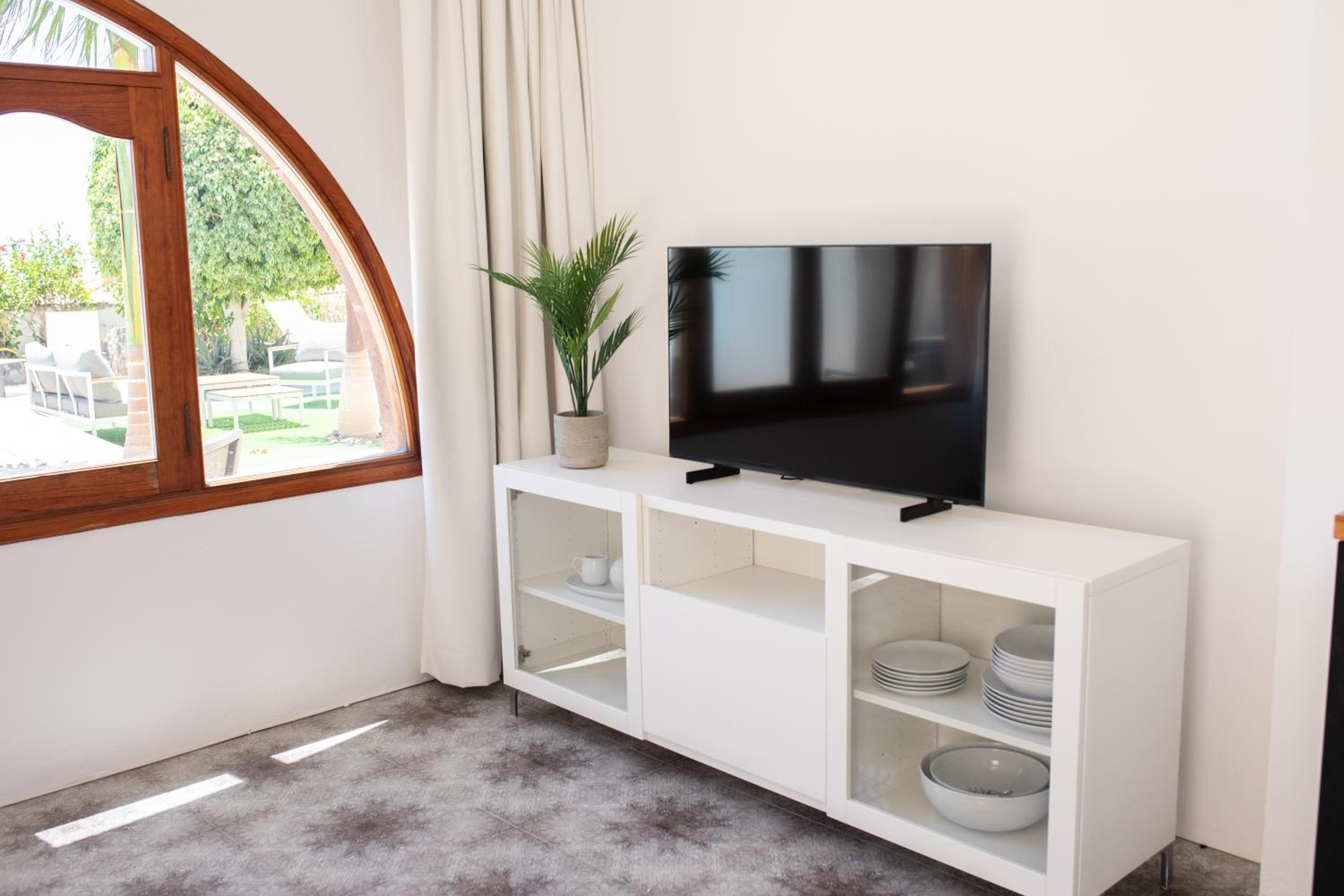 One-Bedroom Apartment with Garden View photo 2
