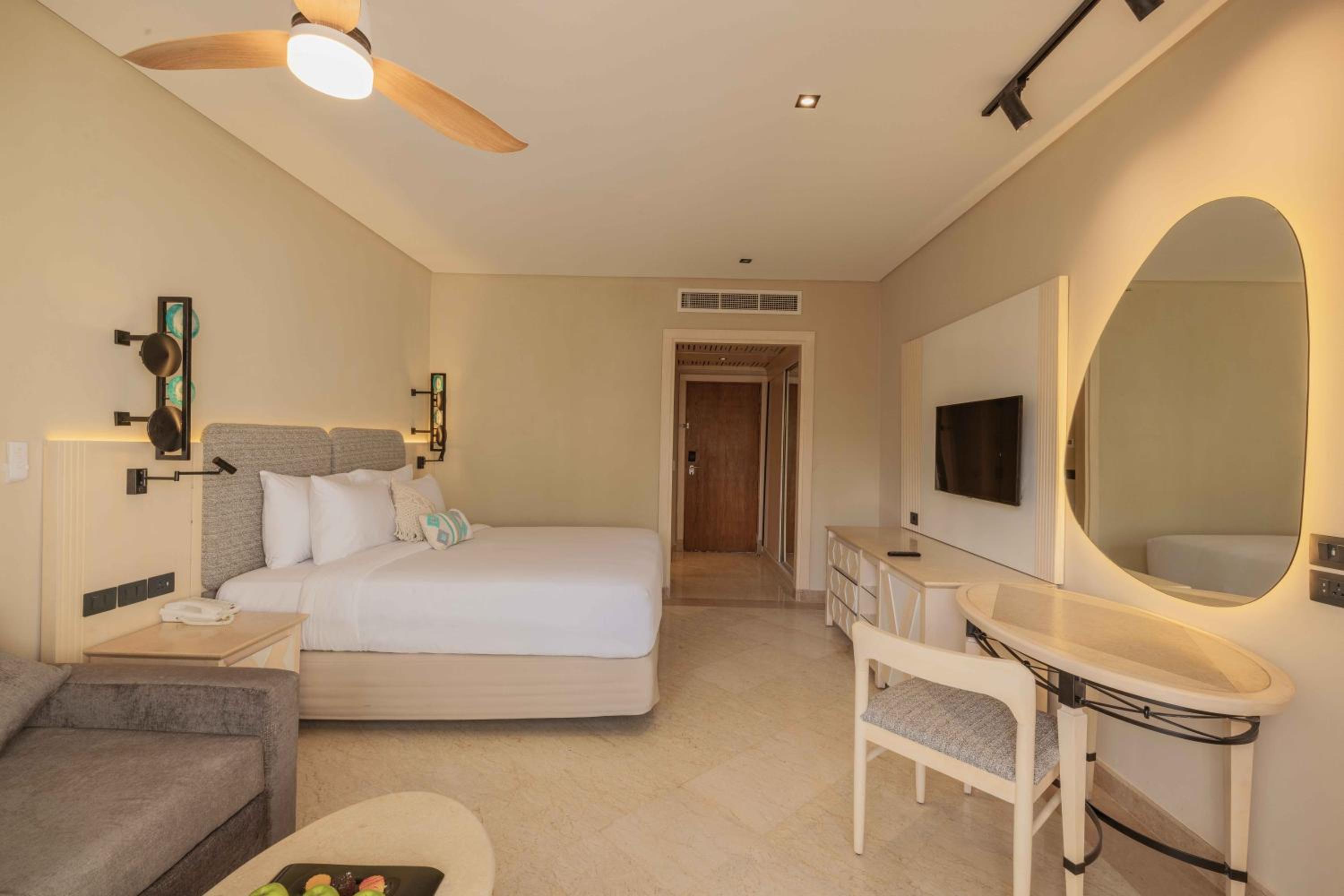 Deluxe, Queen or Twin Bed, Garden View photo 3