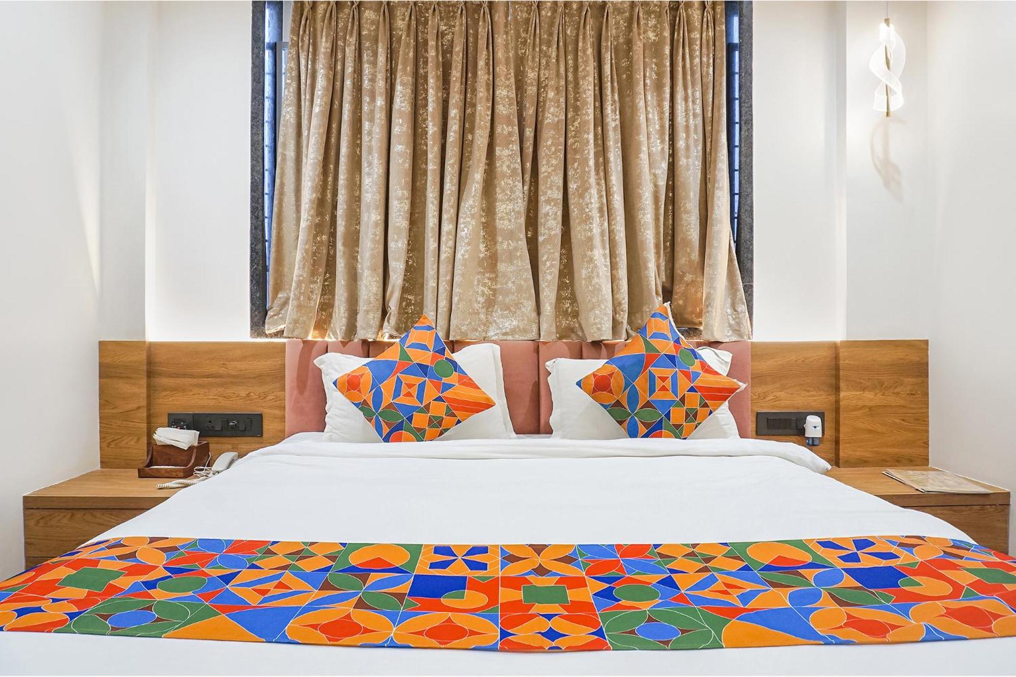 Deluxe Room - Photo 2