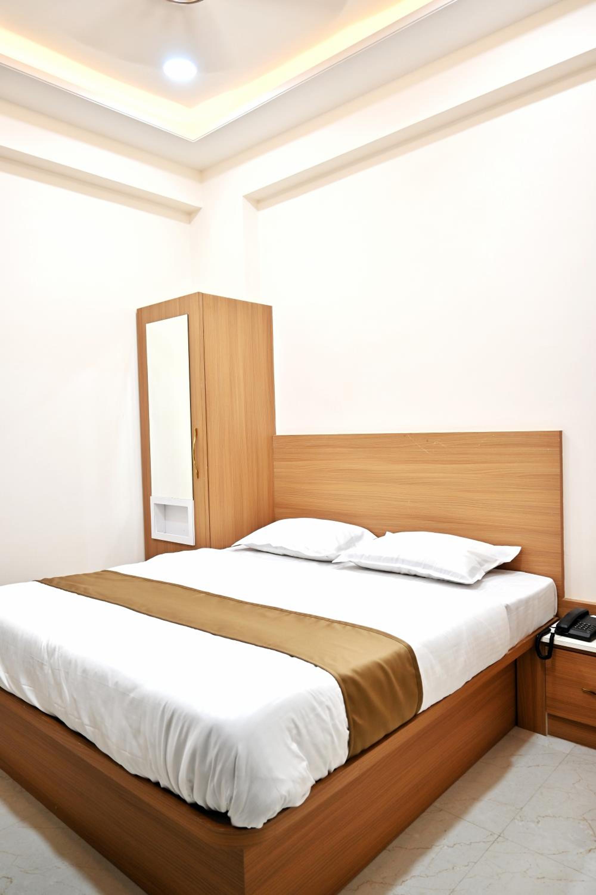 Standard Queen Room