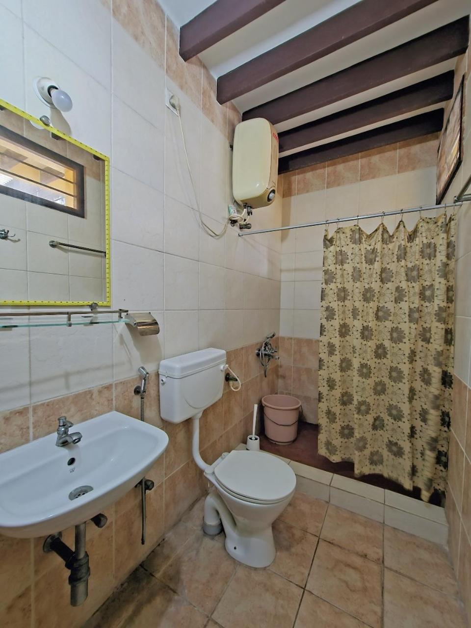 Double Room with Private Bathroom photo 3