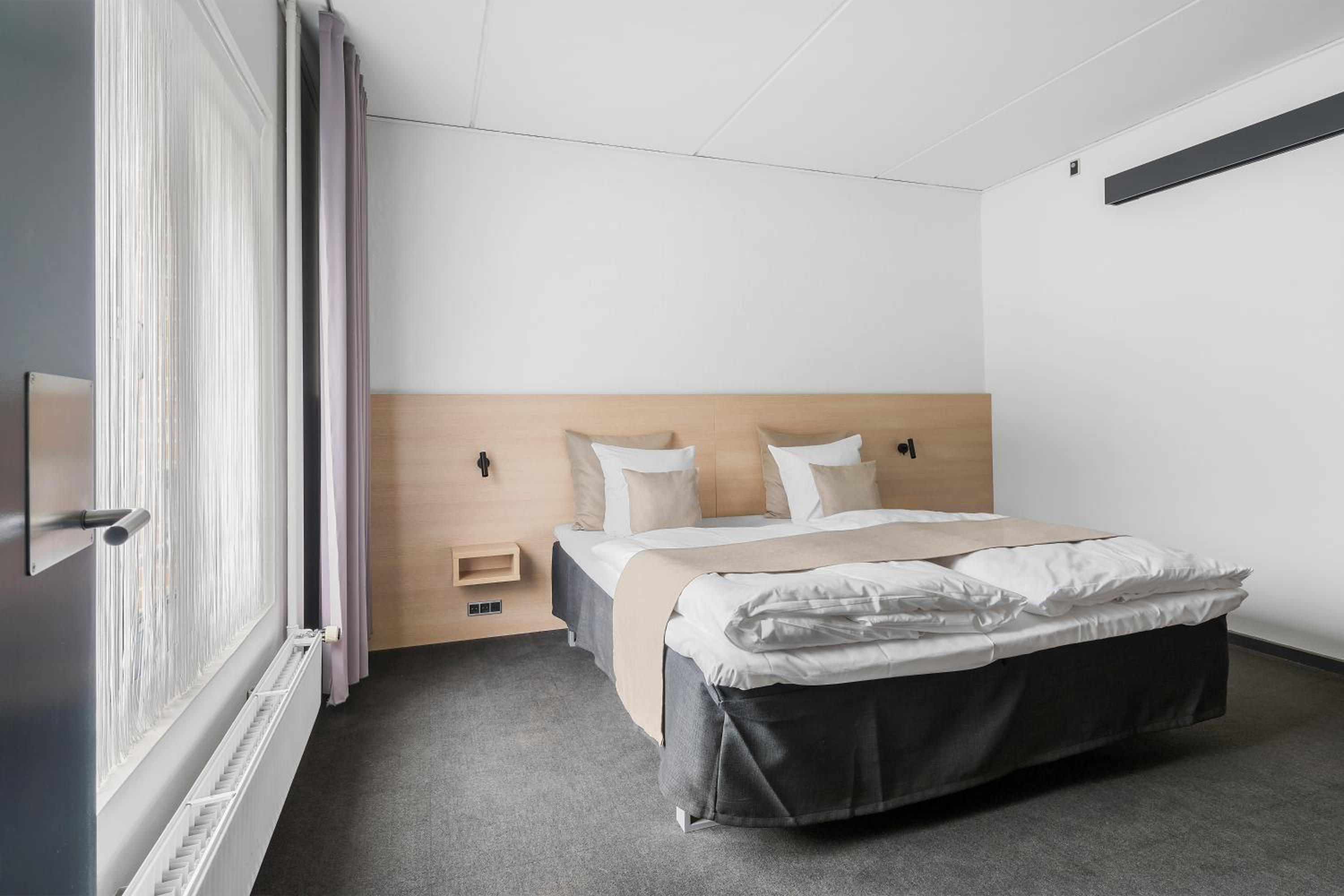 Junior Queen Suite - Photo 12