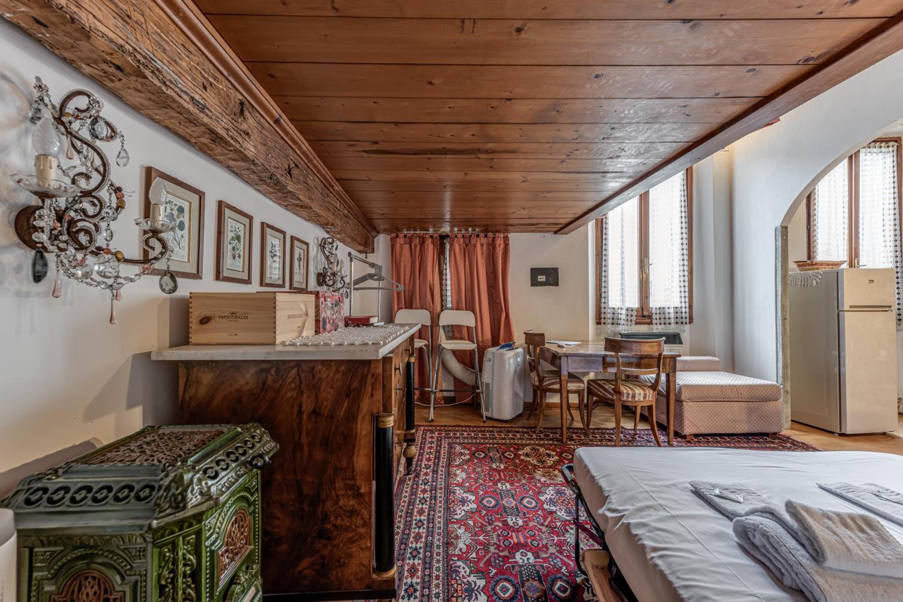 Superior One-Bedroom Apartment