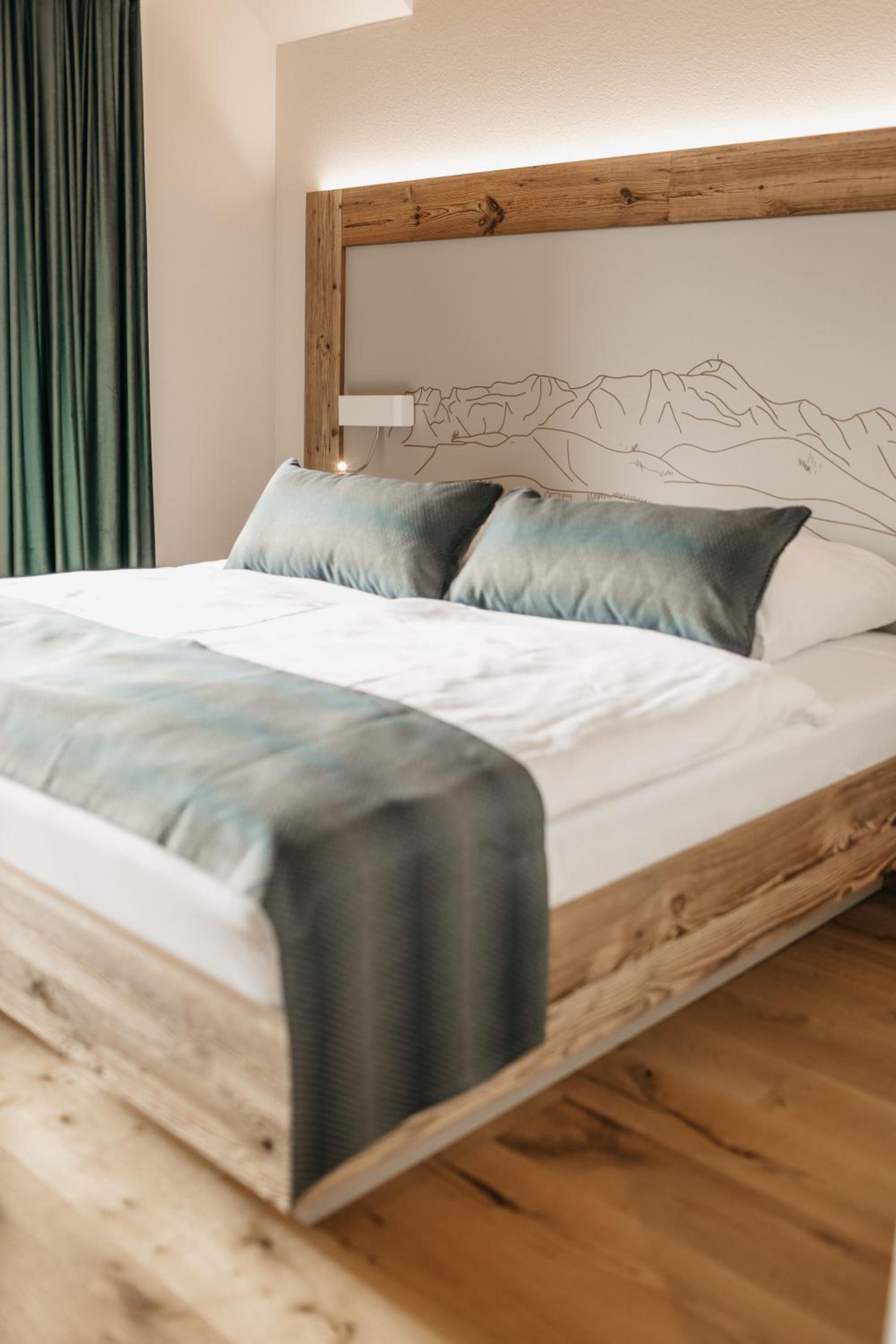 Two-Bedroom Apartment with Mountain View photo 1