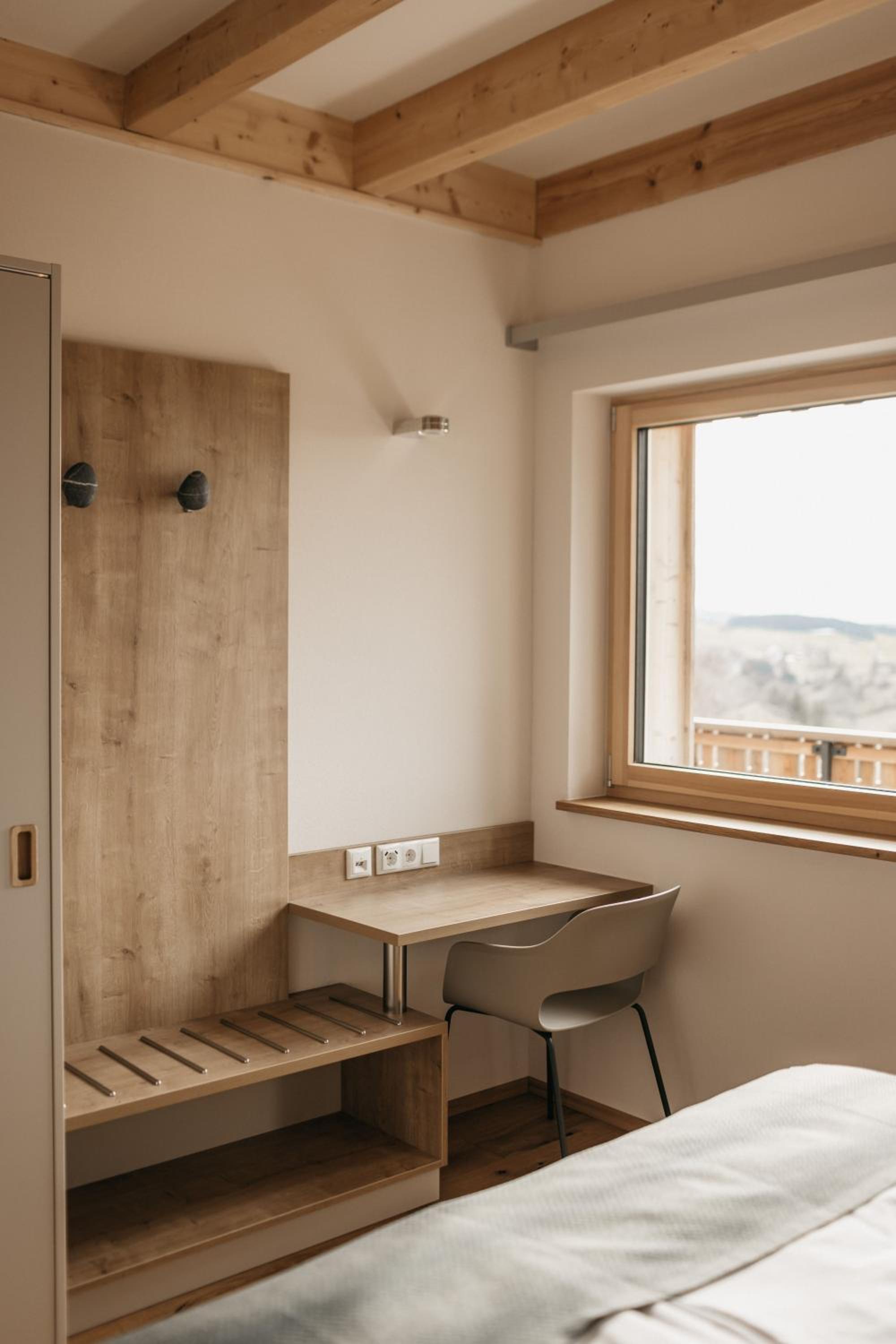 Two-Bedroom Apartment with Mountain View photo 2