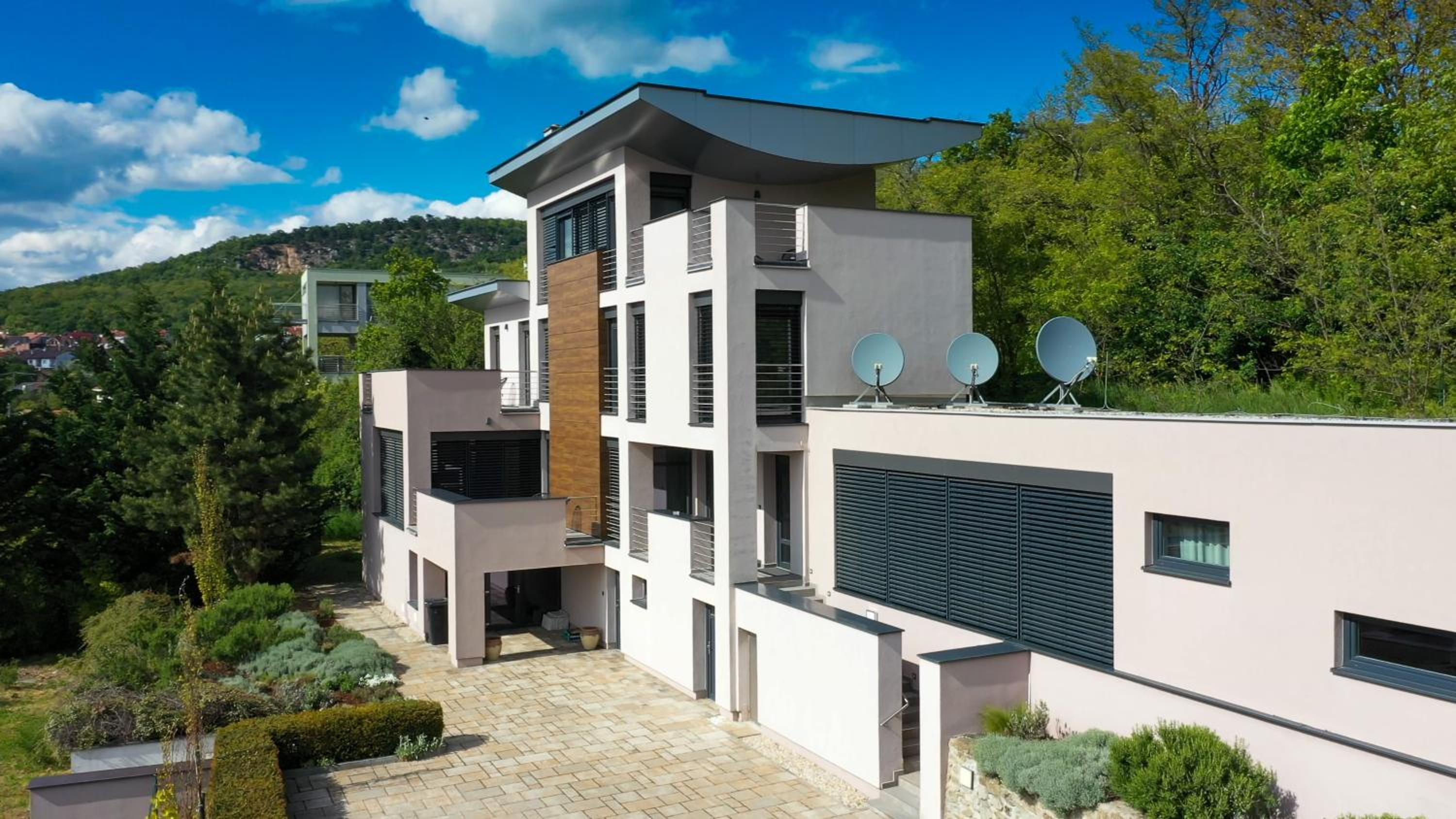 Apartment with View - Photo 3