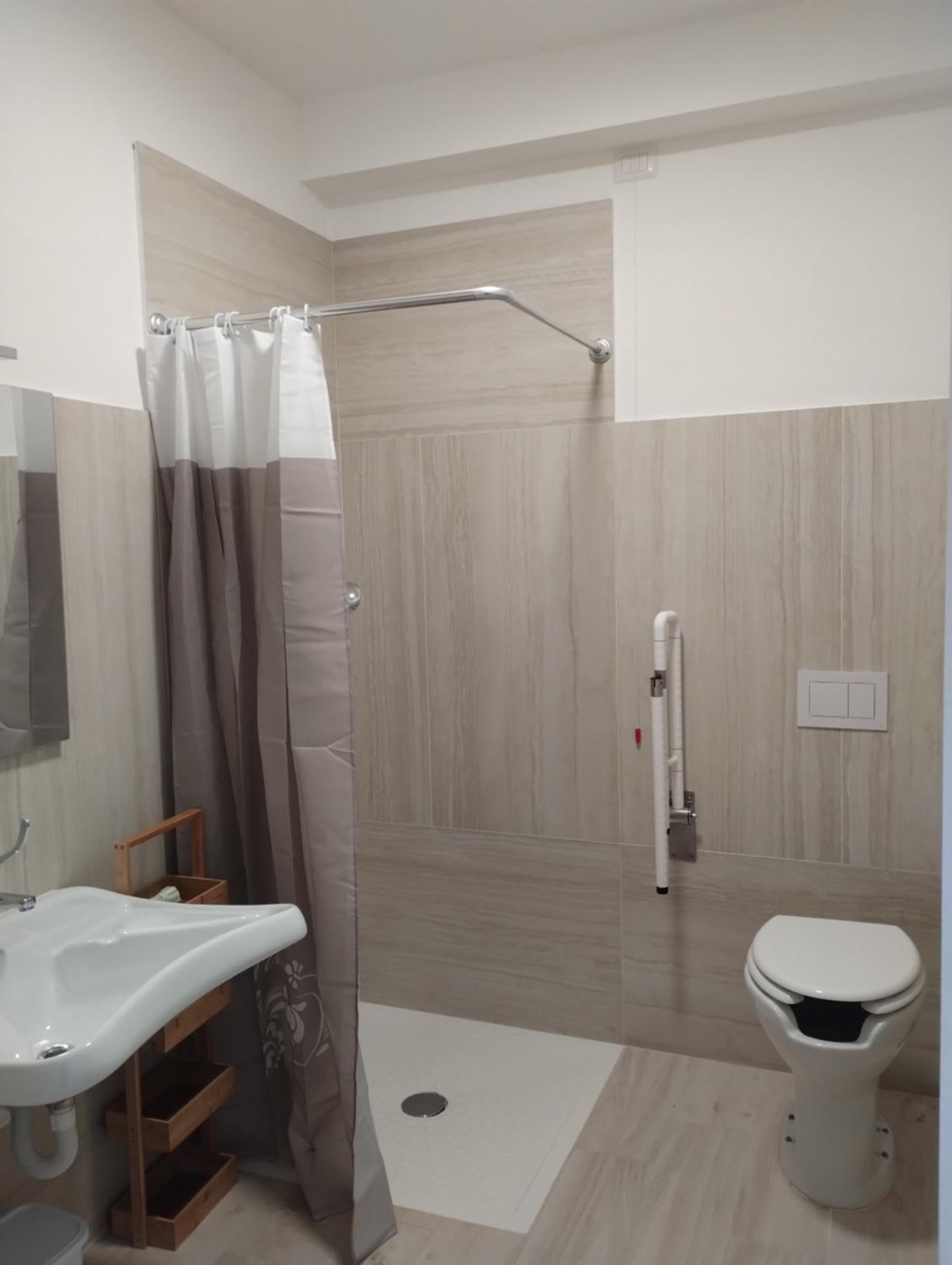 Double Room - Disability Access photo 3
