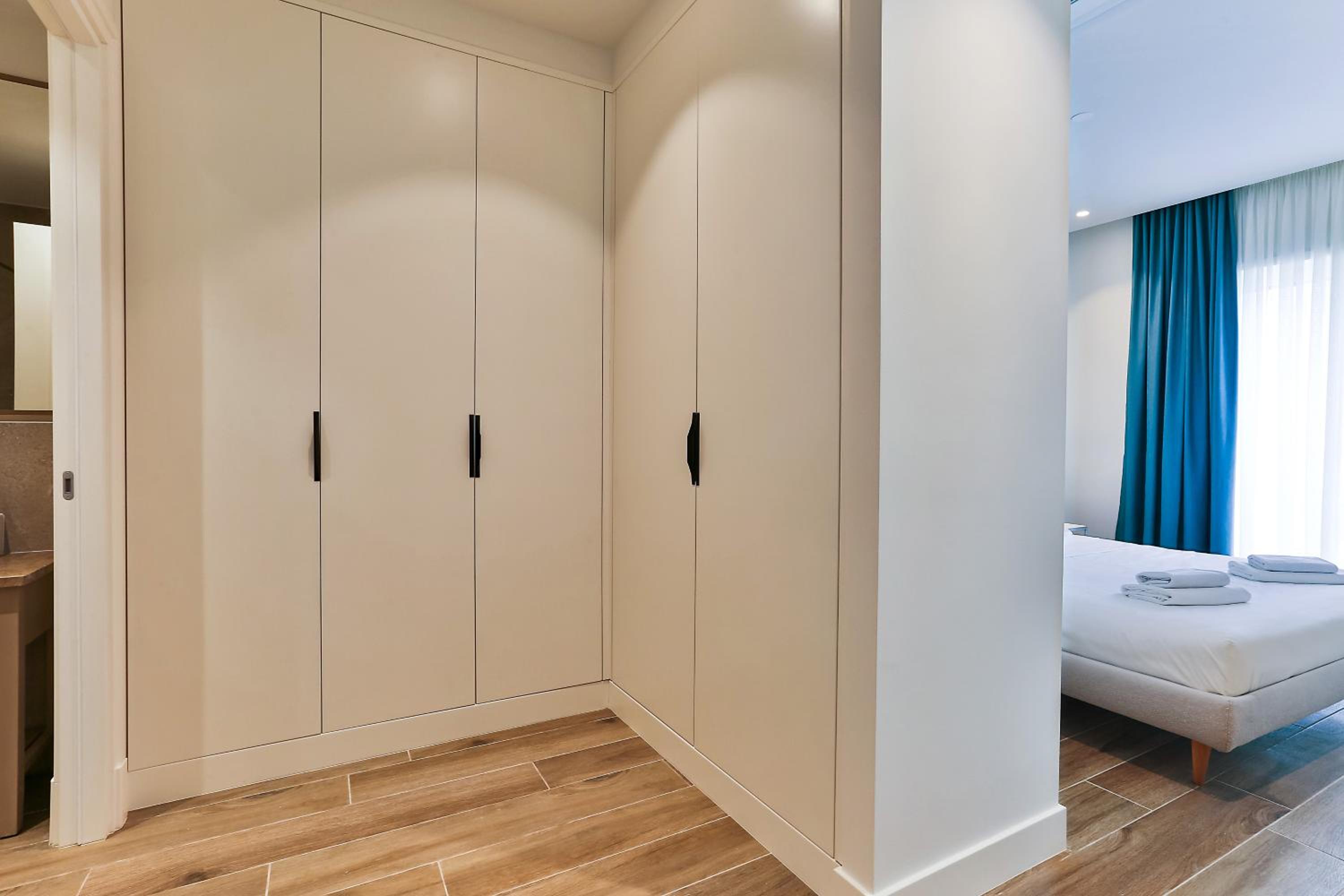 Two-Bedroom Apartment with View photo 3