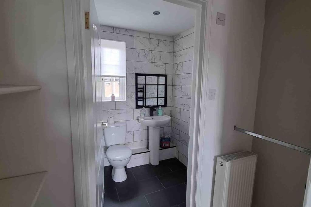 Four-Bedroom House photo 2