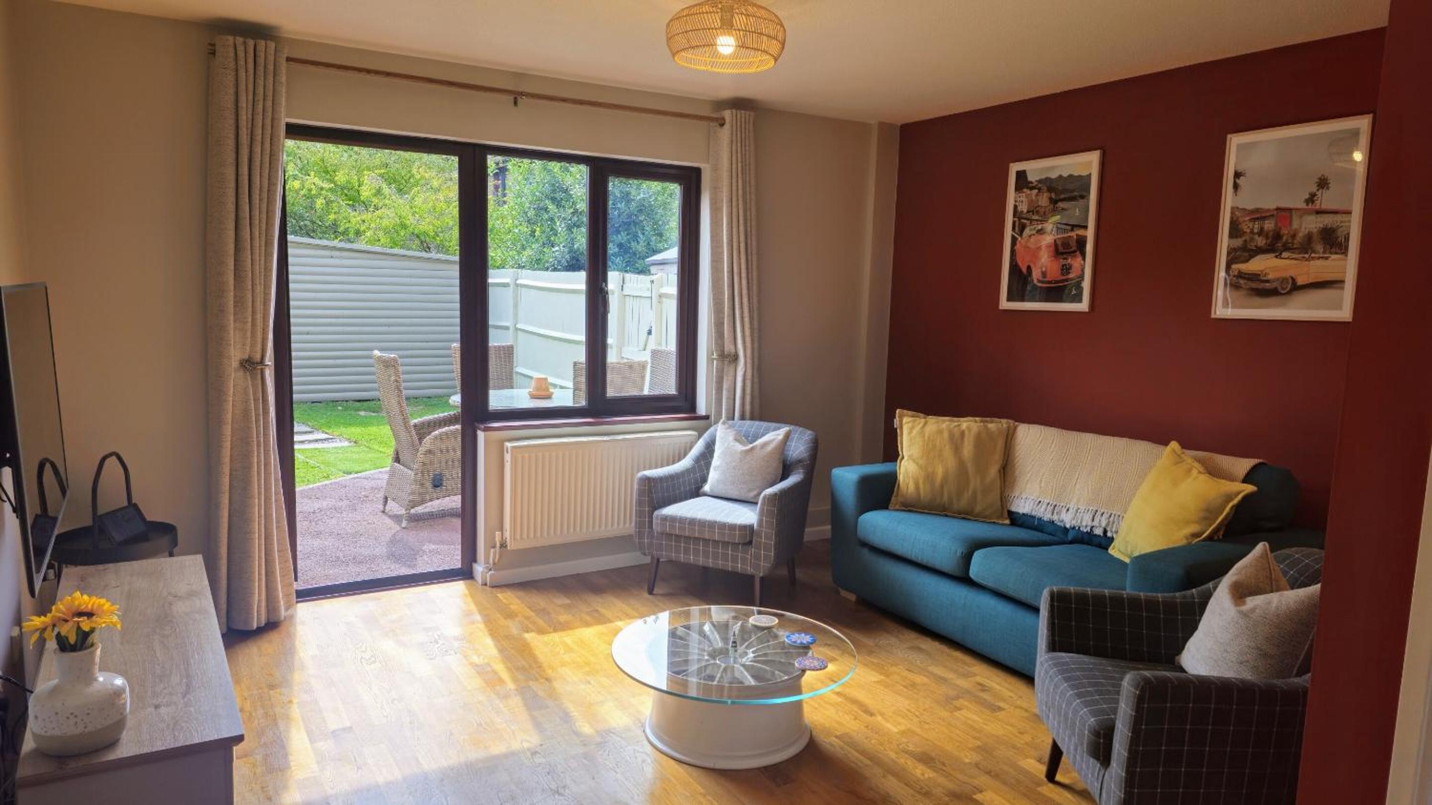 Three-Bedroom House photo 3