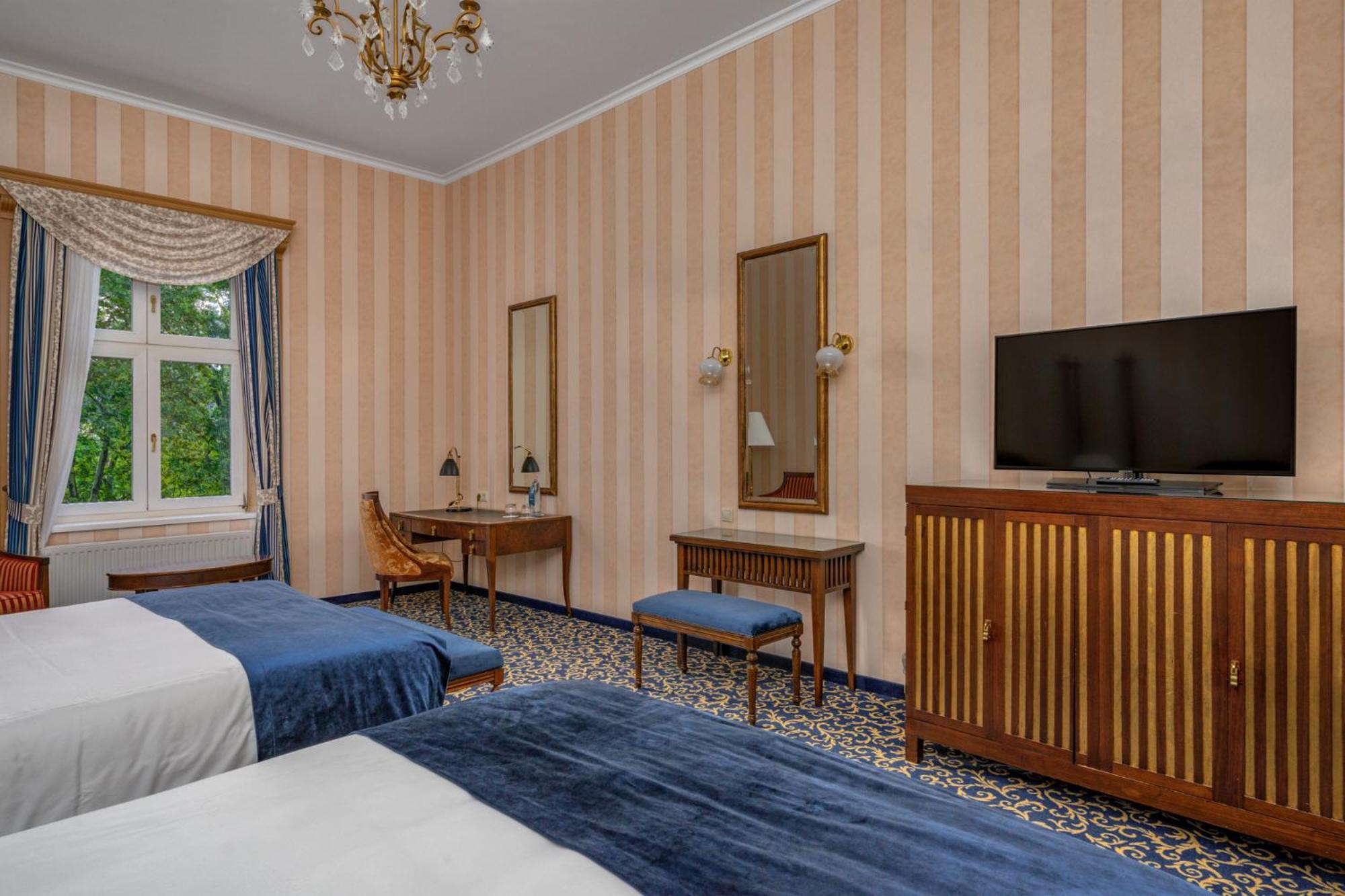 Deluxe Family Room with Wellness and Fitness Access - Photo 6
