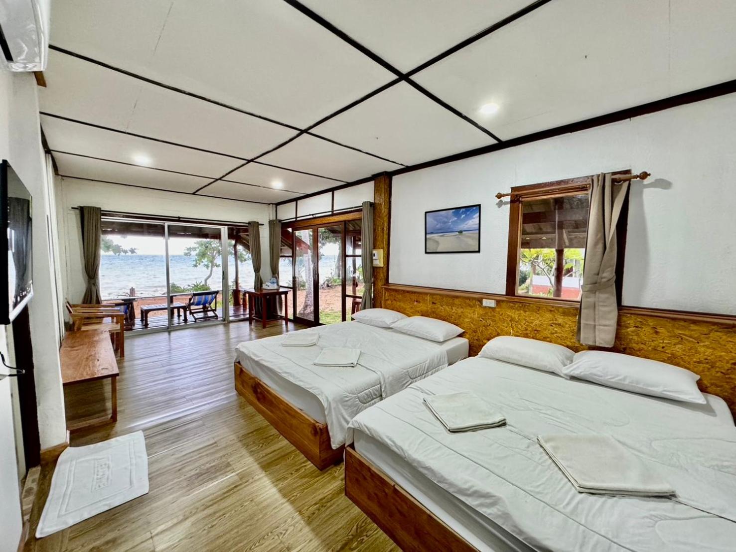 Seaview Family Room photo 3