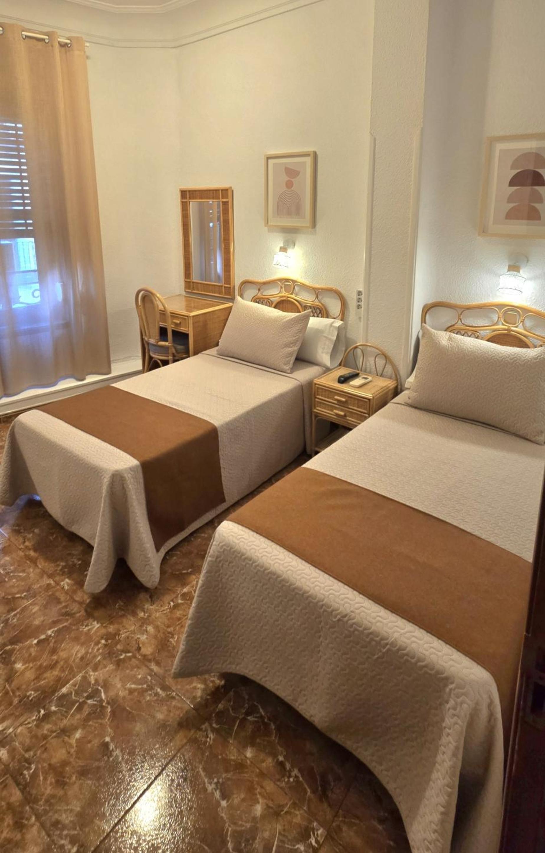 Twin Room - Photo 1
