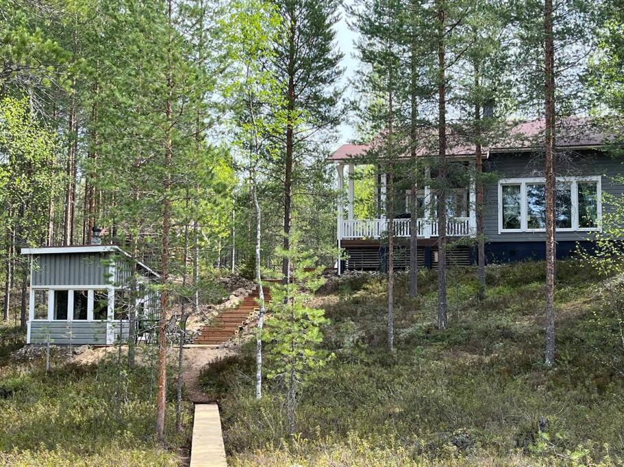 Three-Bedroom House photo 2