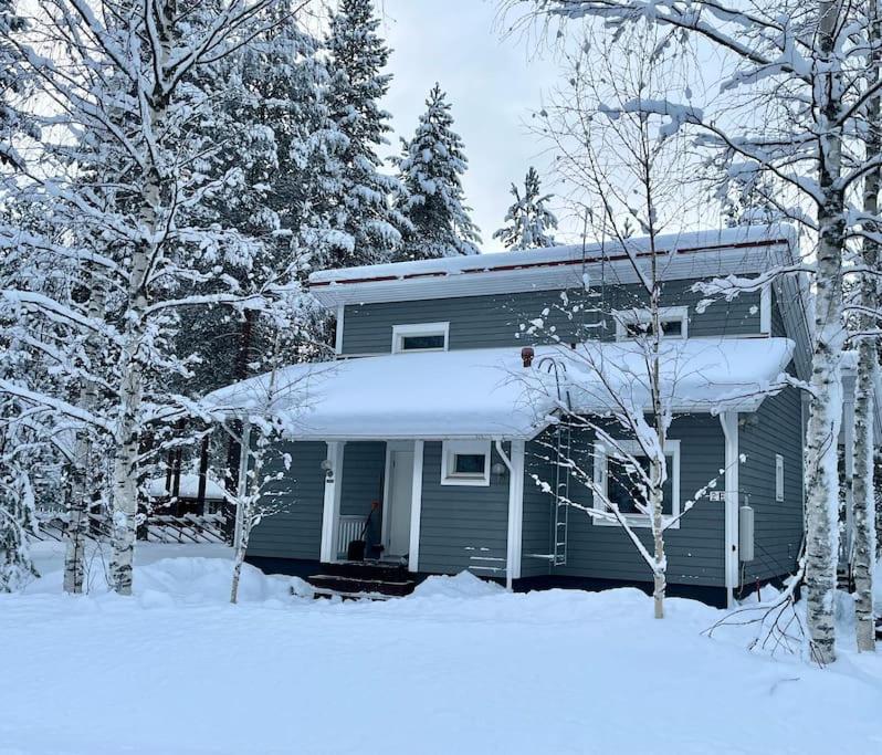 Three-Bedroom House photo 3