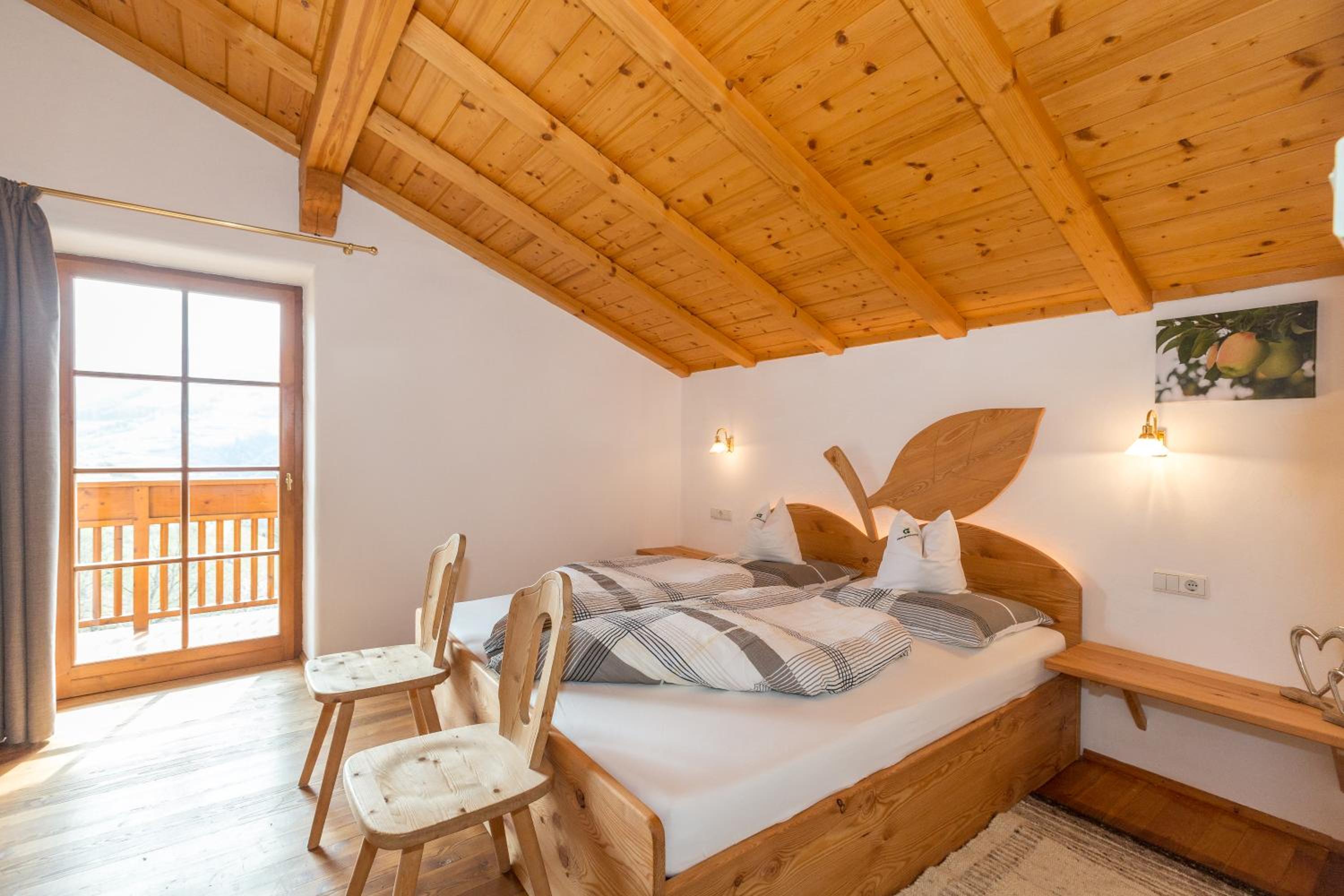 One-Bedroom Apartment with Balcony photo 2