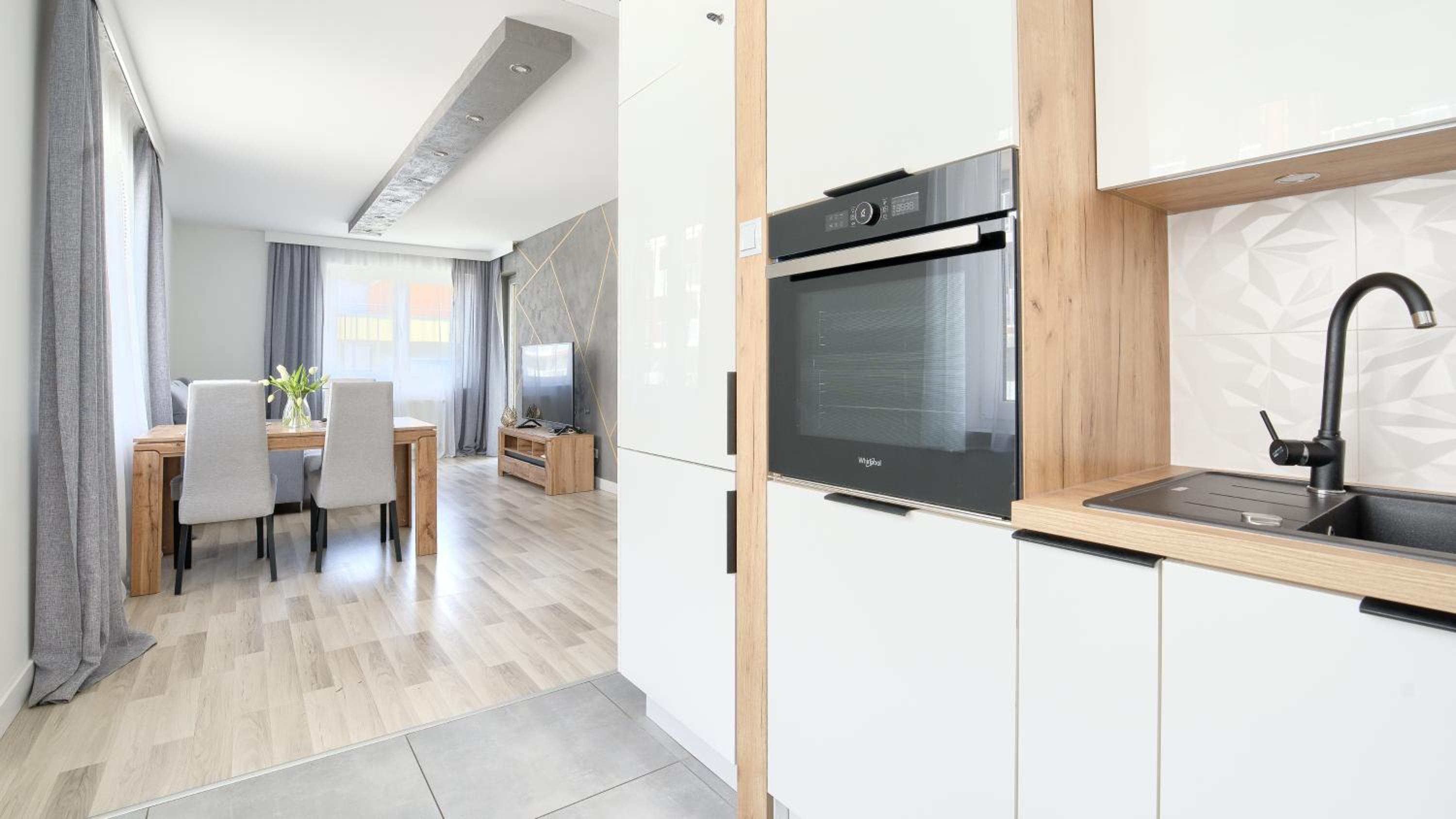 One-Bedroom Apartment - Photo 2