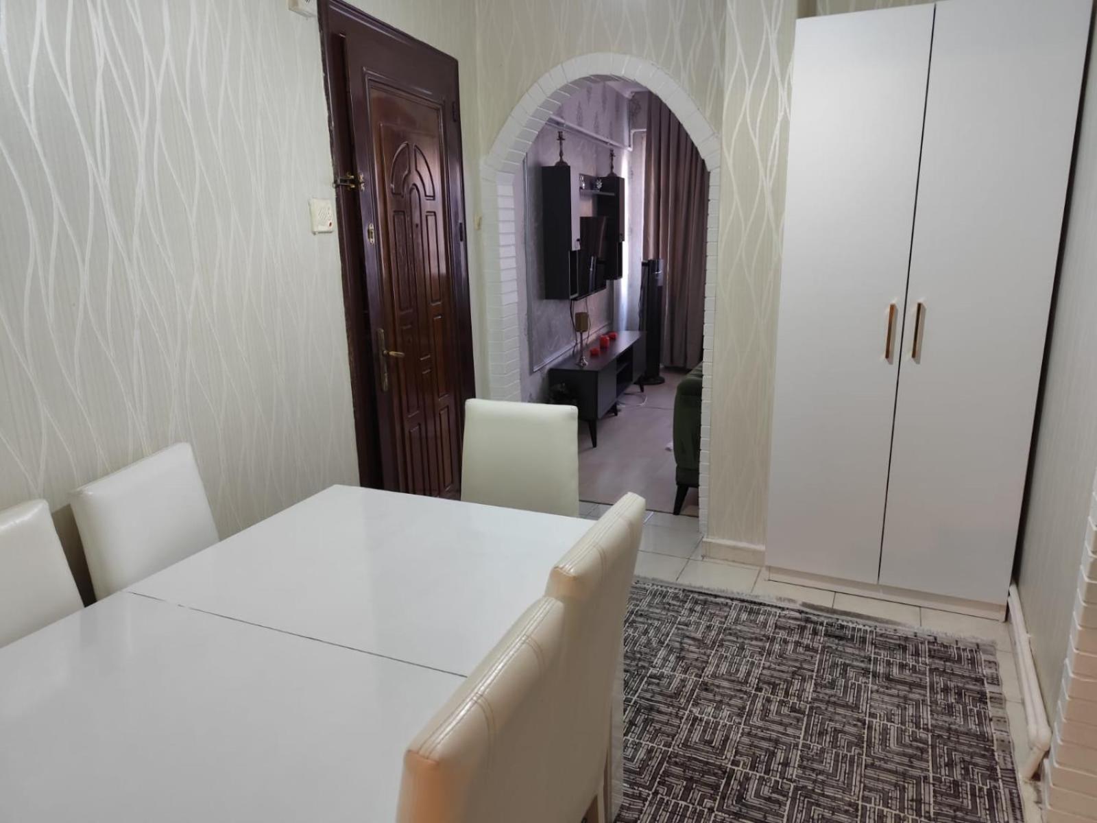 One-Bedroom Apartment photo 2