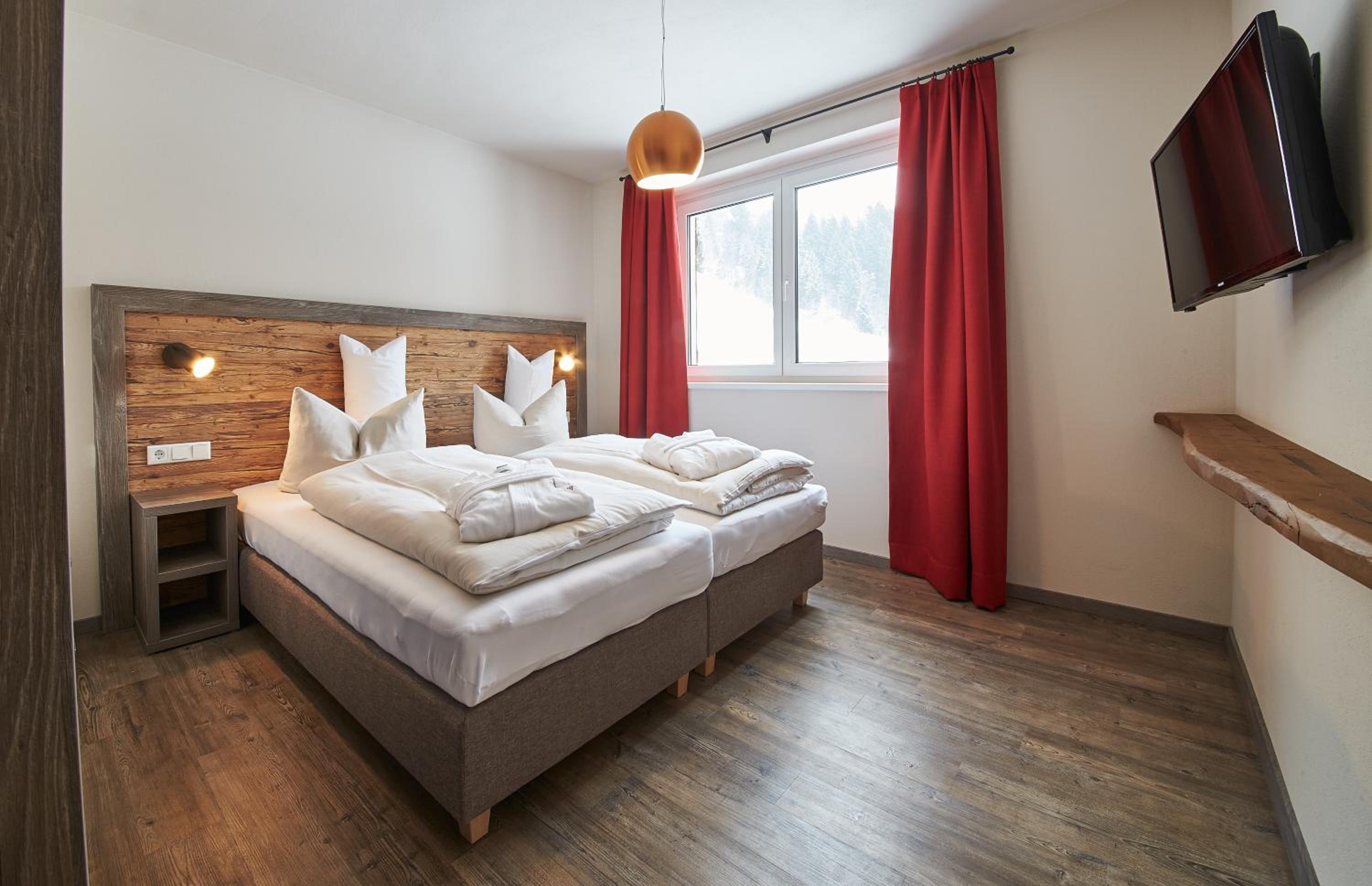 One-Bedroom Apartment with Balcony photo 1