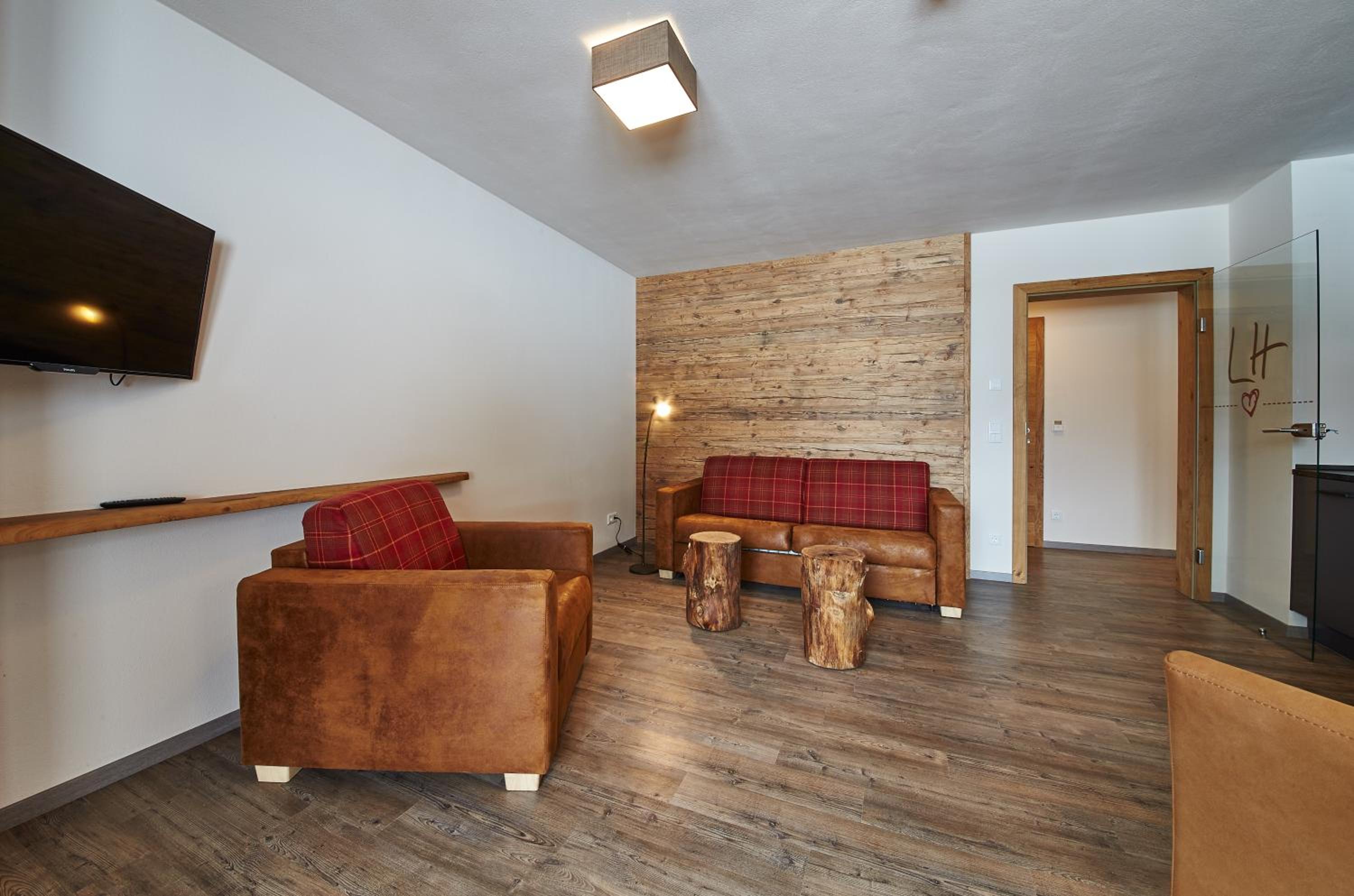 Two-Bedroom Apartment with Balcony photo 3