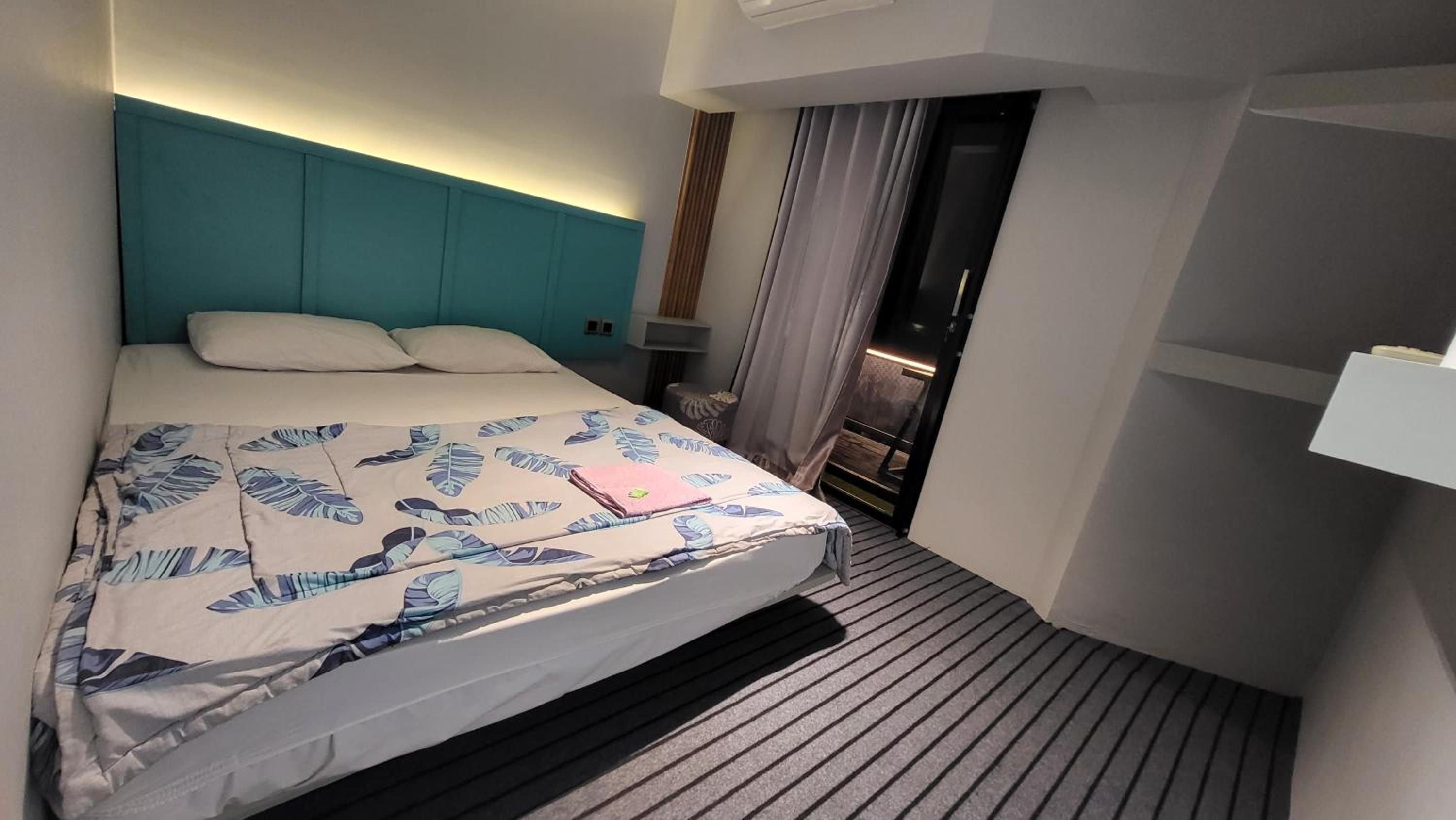 Double Room with Balcony - Photo 8
