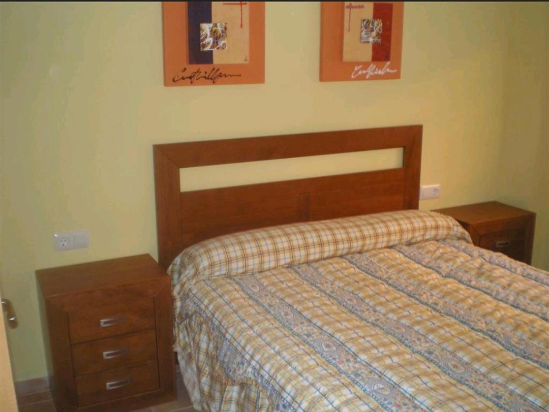 Apartamento de Dos Dormitorios con Vista al Jardín