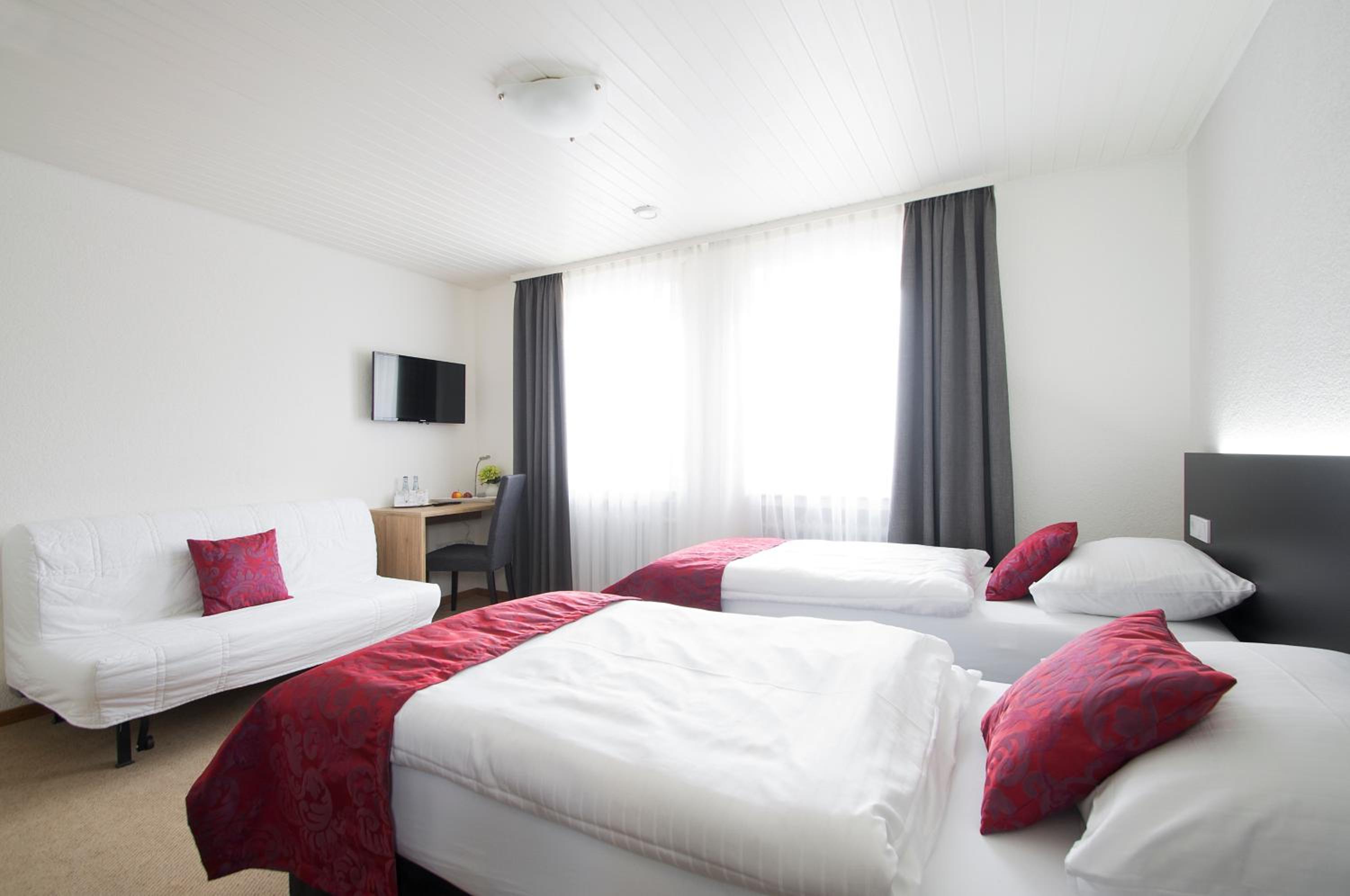 Large Double Room - Photo 2