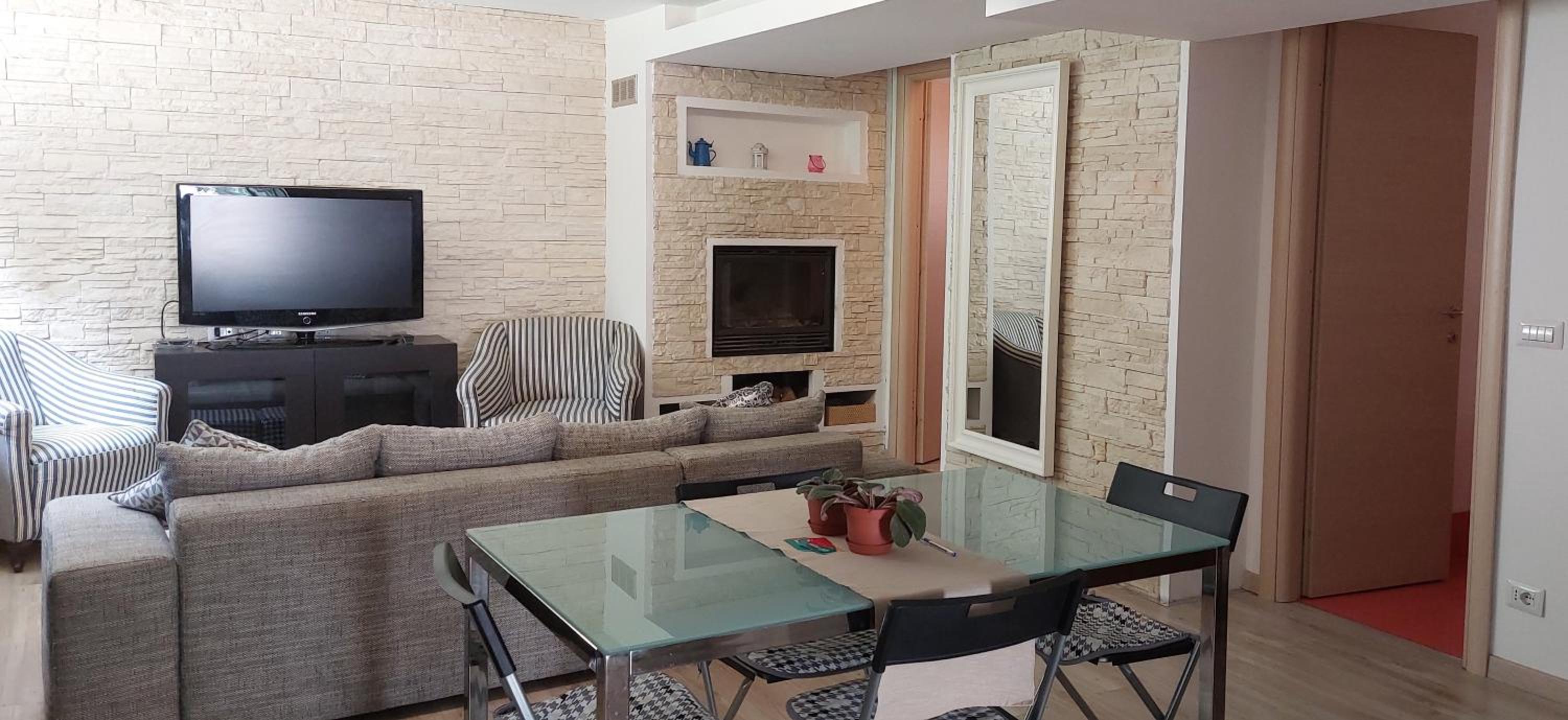 One-Bedroom Apartment photo 1