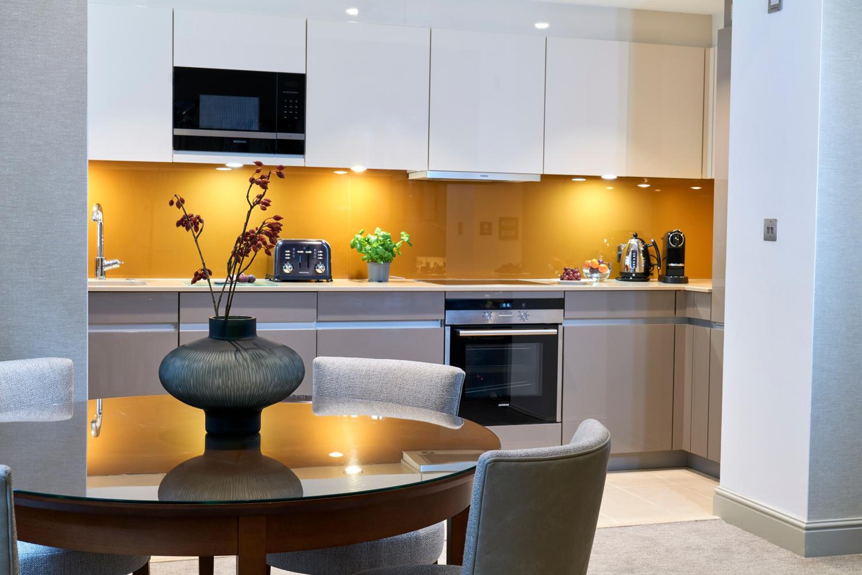 Luxury Two Bedroom Apartment  photo 2
