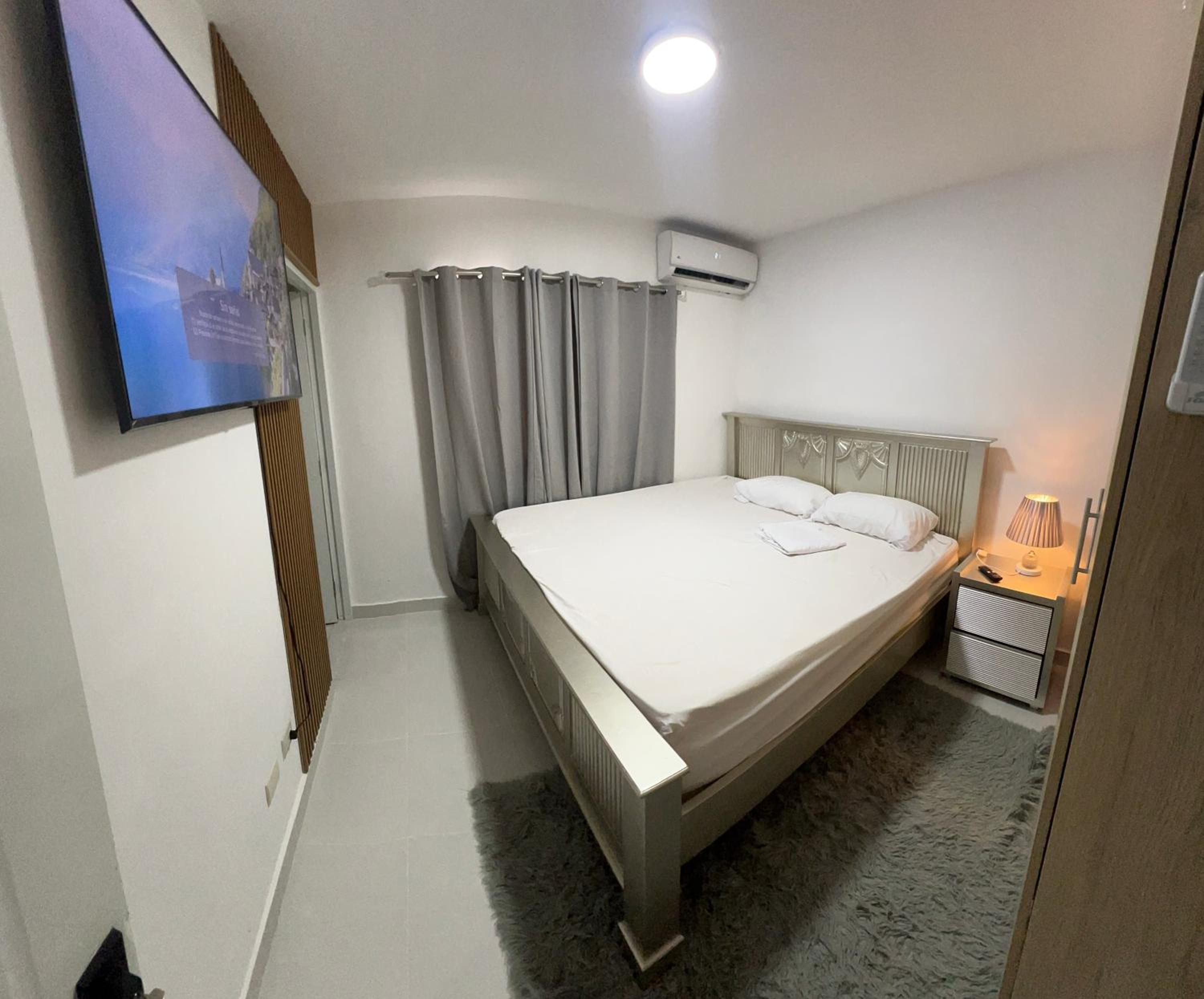 One-Bedroom Apartment photo 2