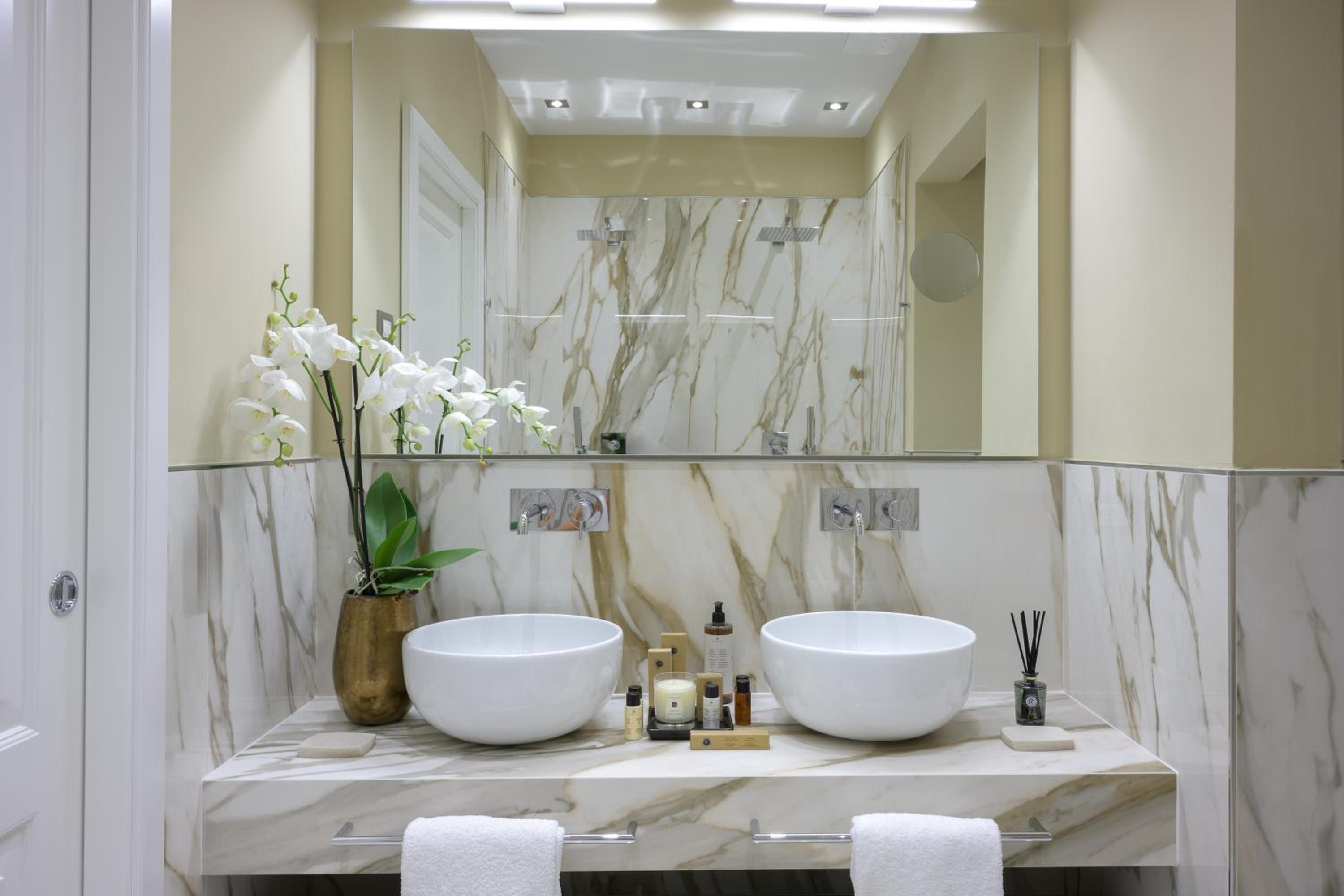 Deluxe Junior Suite photo 2