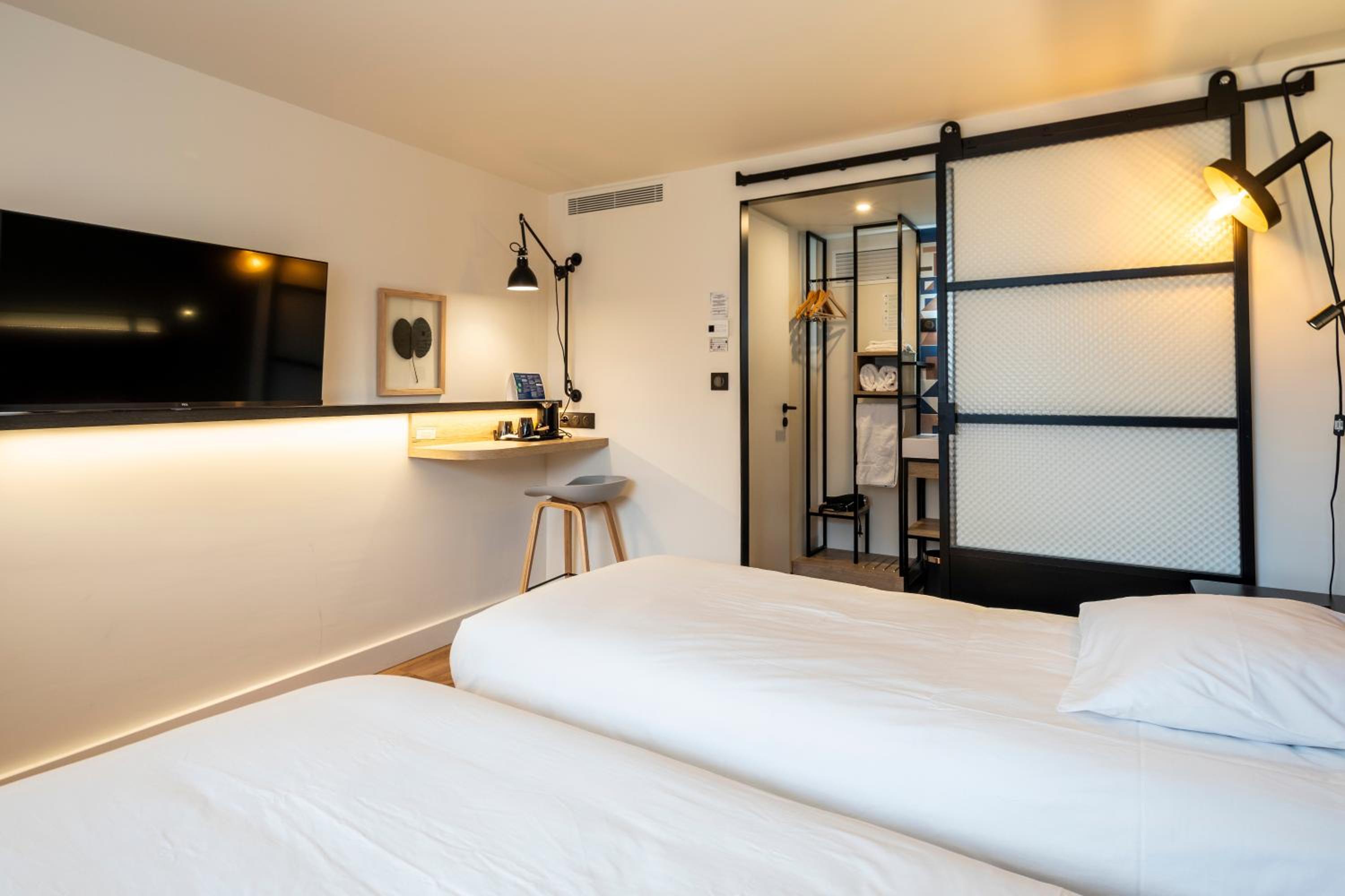Twin Room - Photo 4