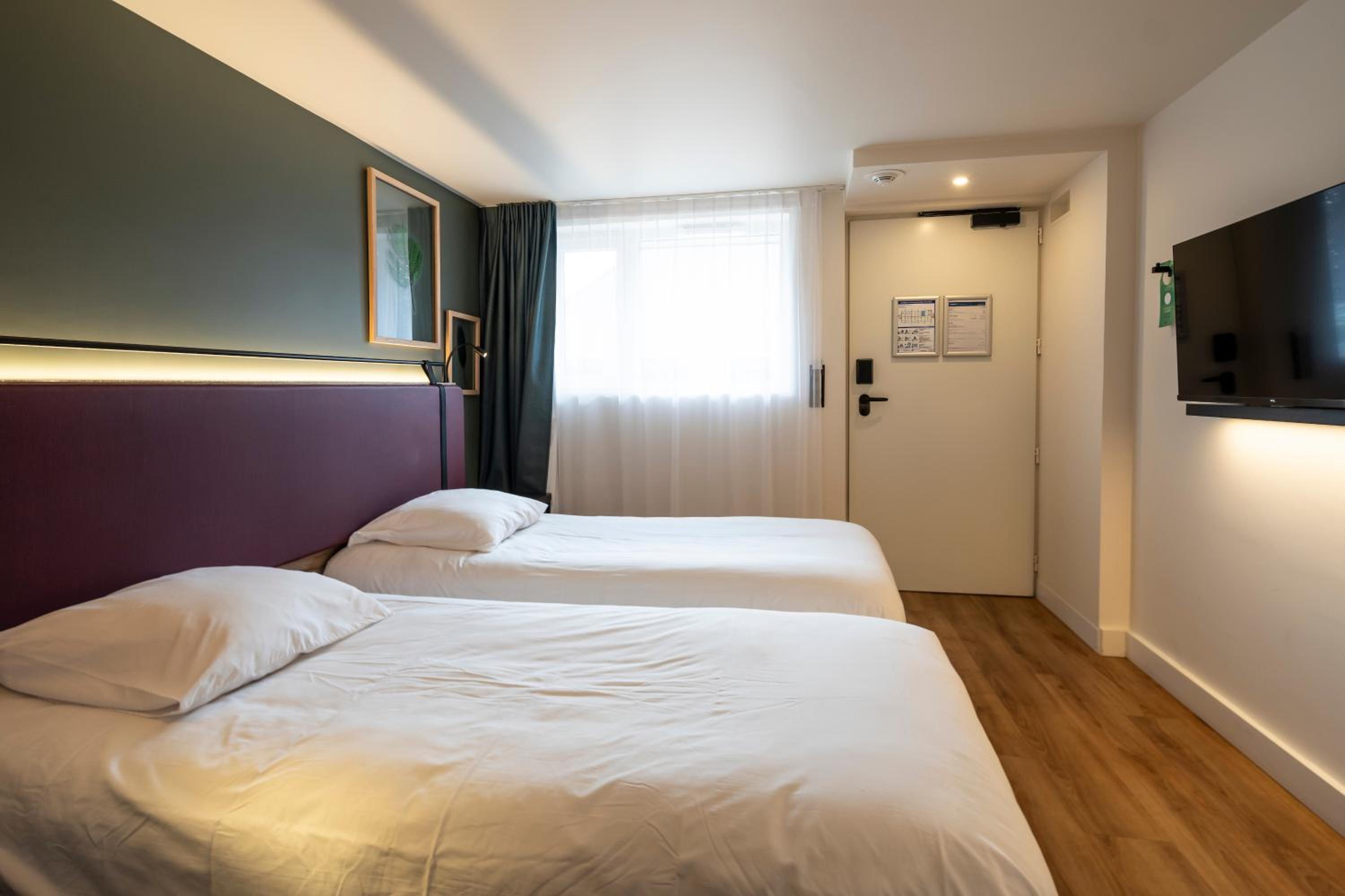 Twin Room - Photo 3