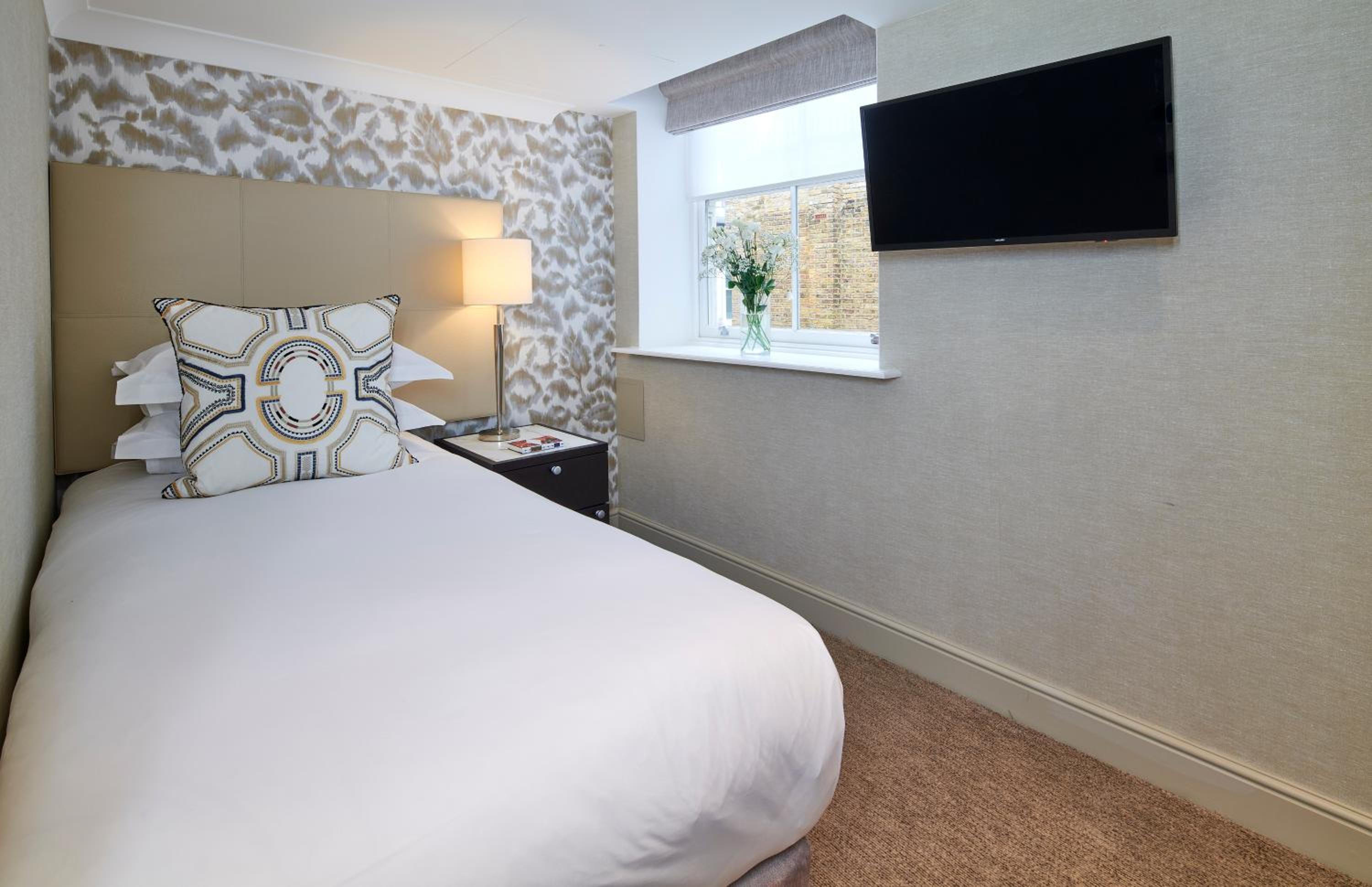 Executive Two Bedroom Apartment  photo 3