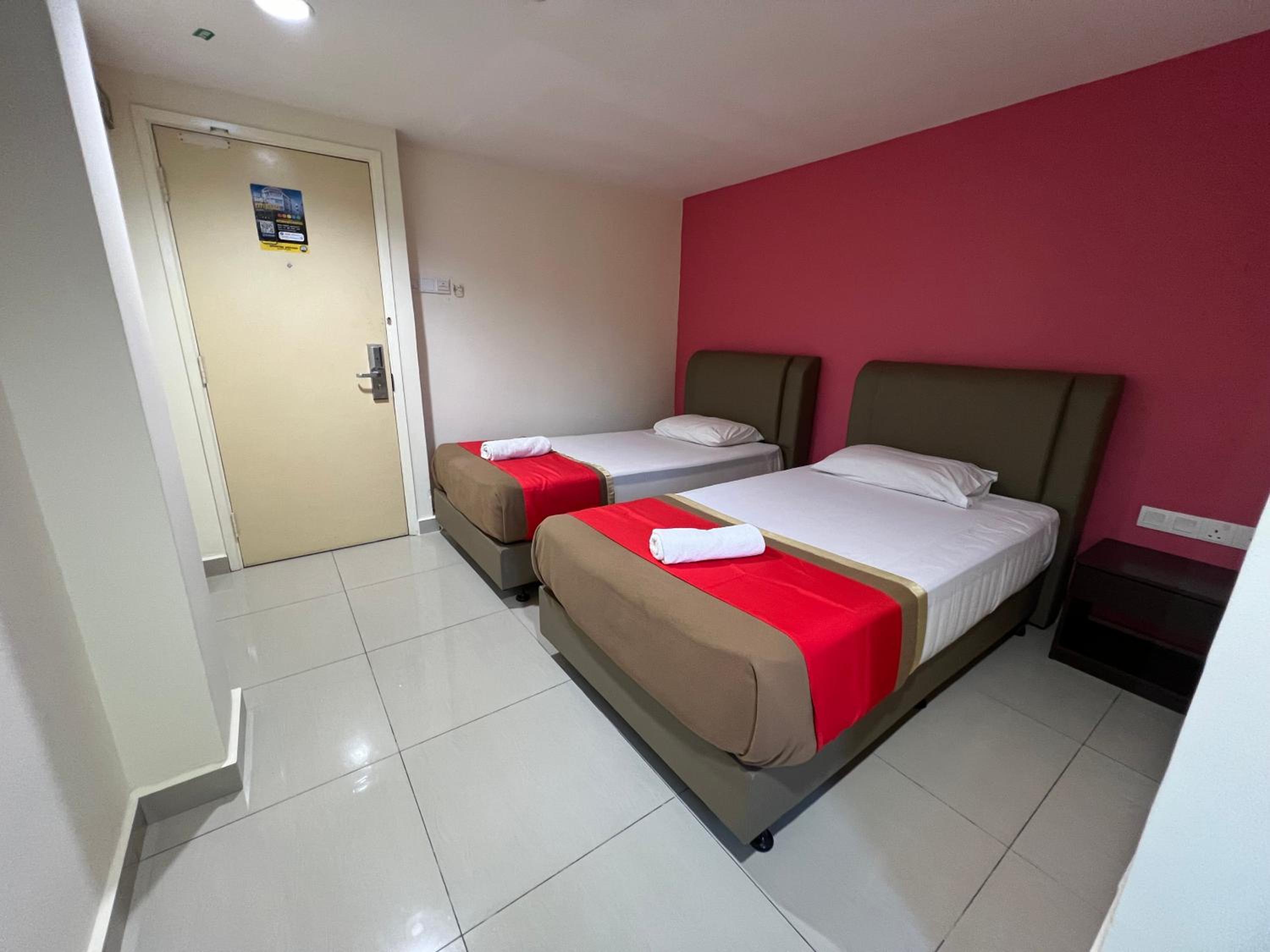 Deluxe Twin Room - Photo 6