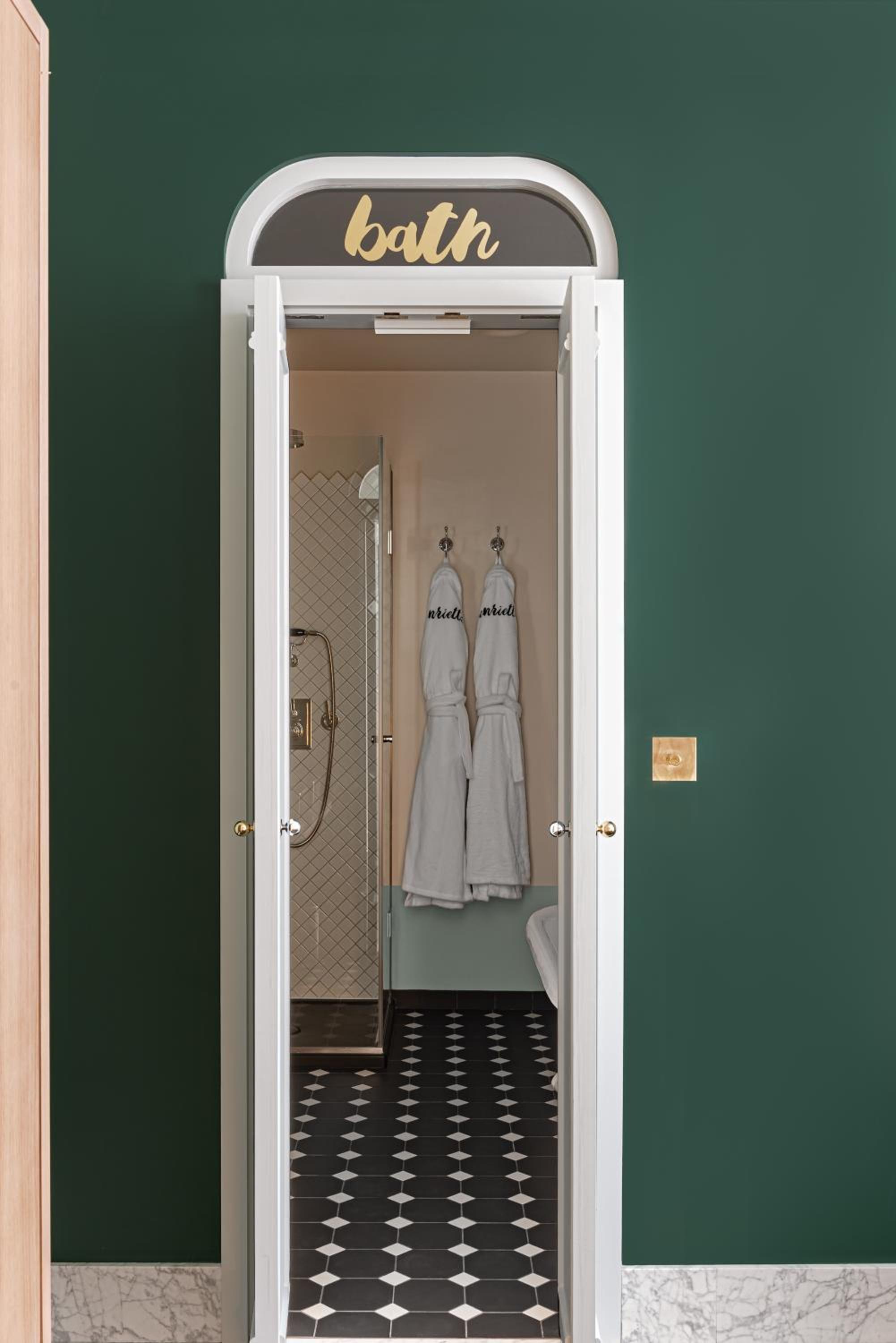 Deluxe Double or Twin Room with City View thumbnail 5