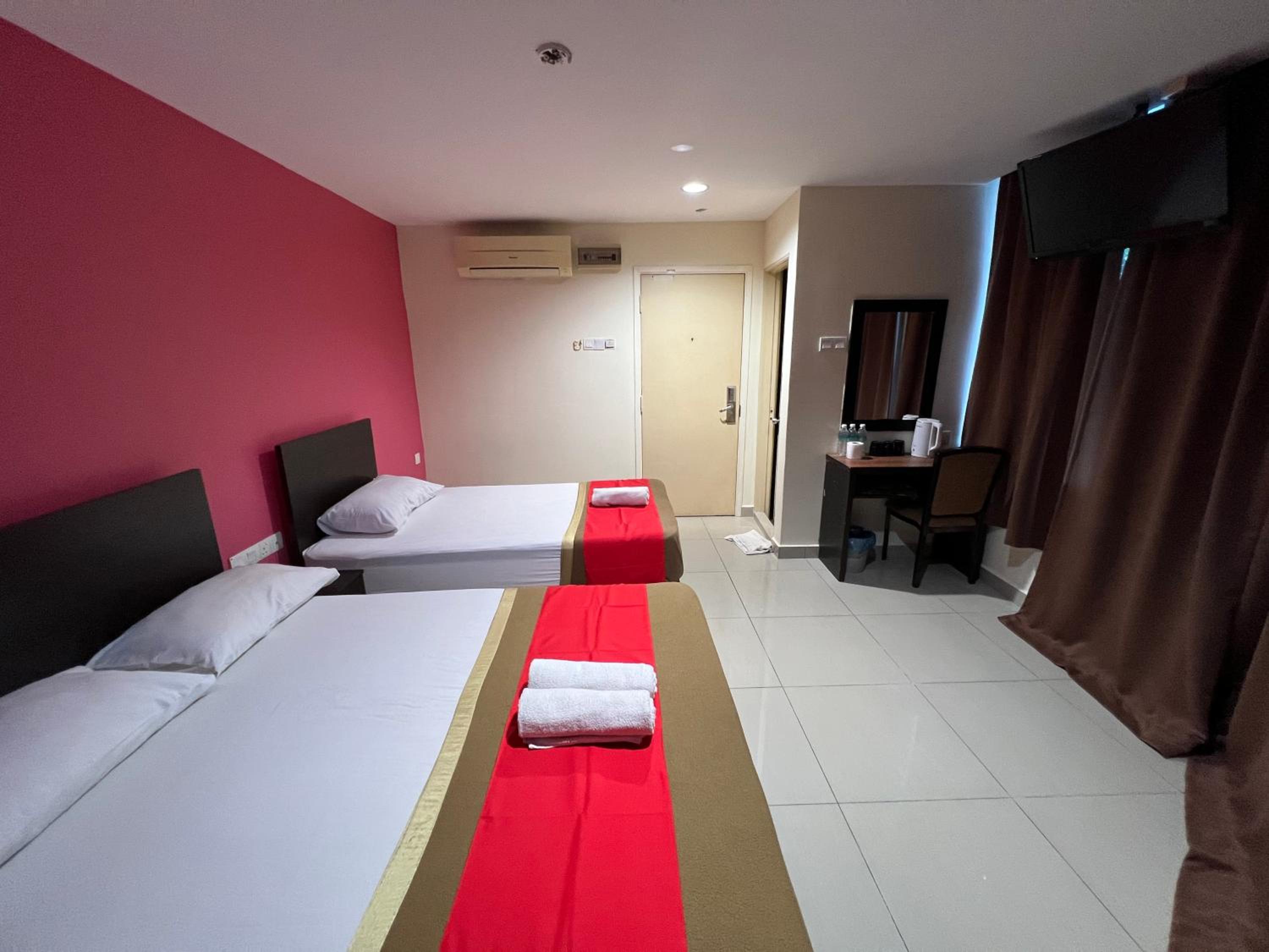 Deluxe Triple Room - Photo 10