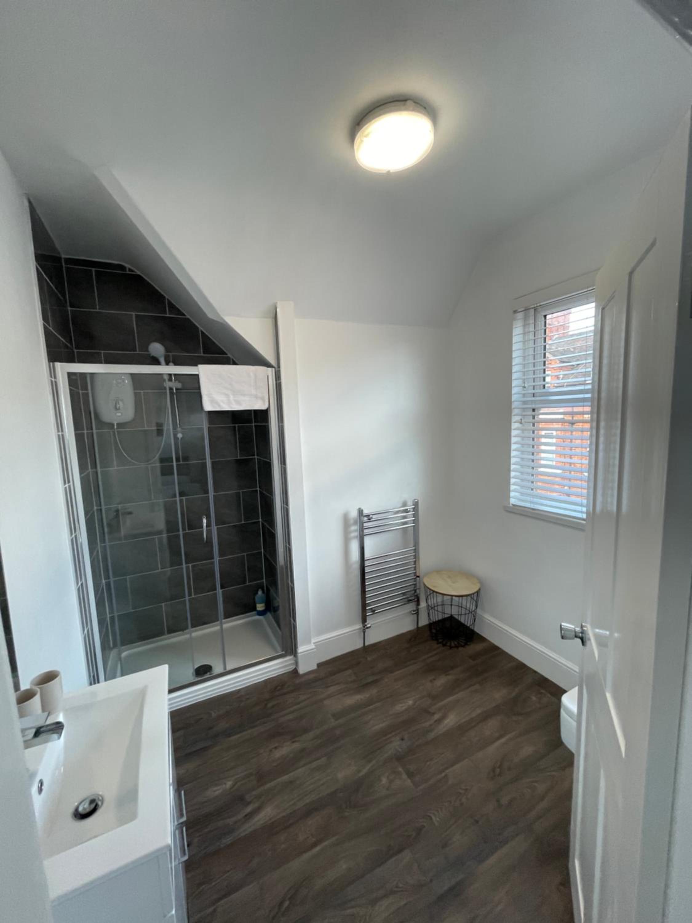 Double Room with Private Bathroom - Photo 7