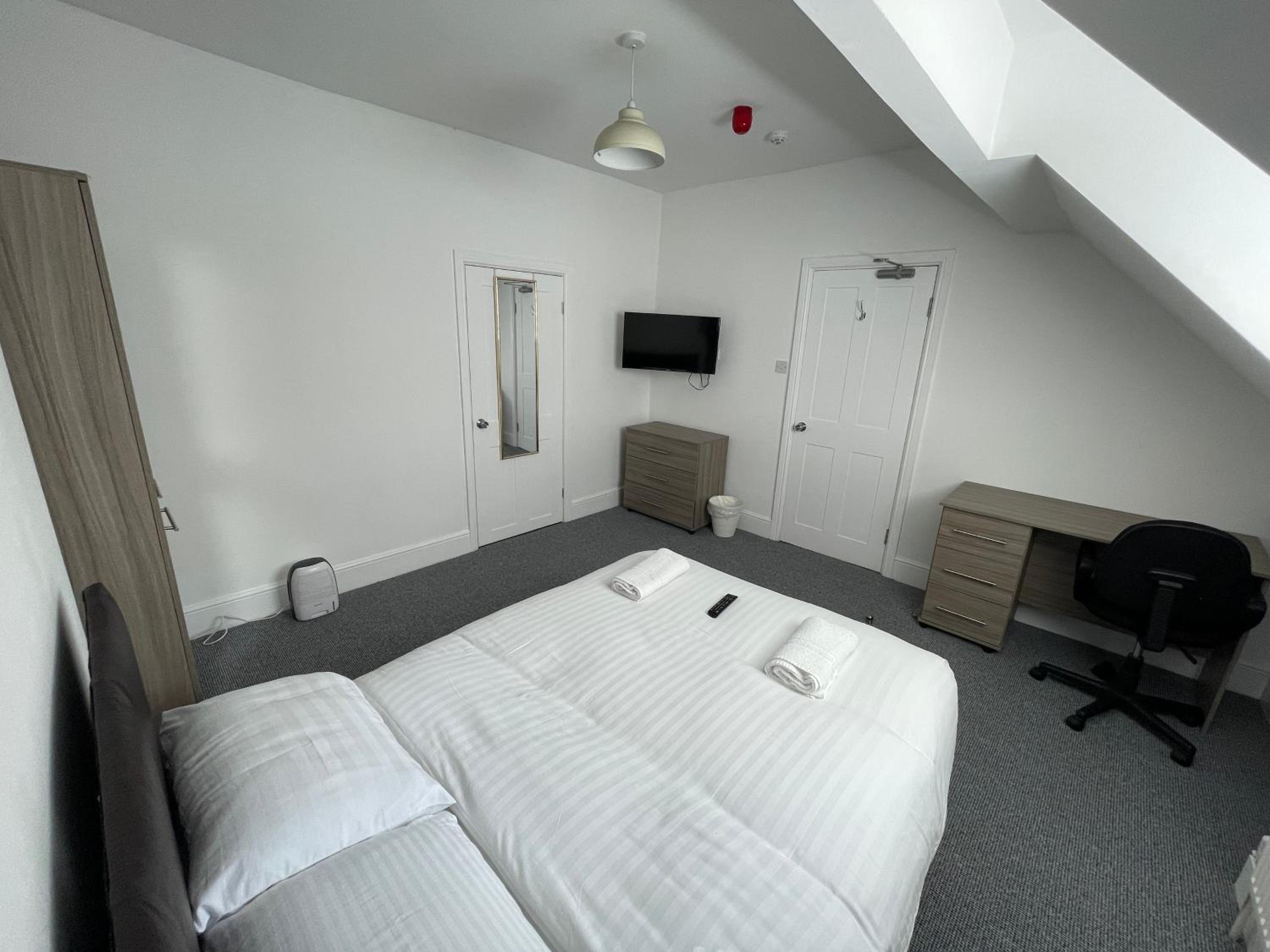 Double Room with Private Bathroom - Photo 5