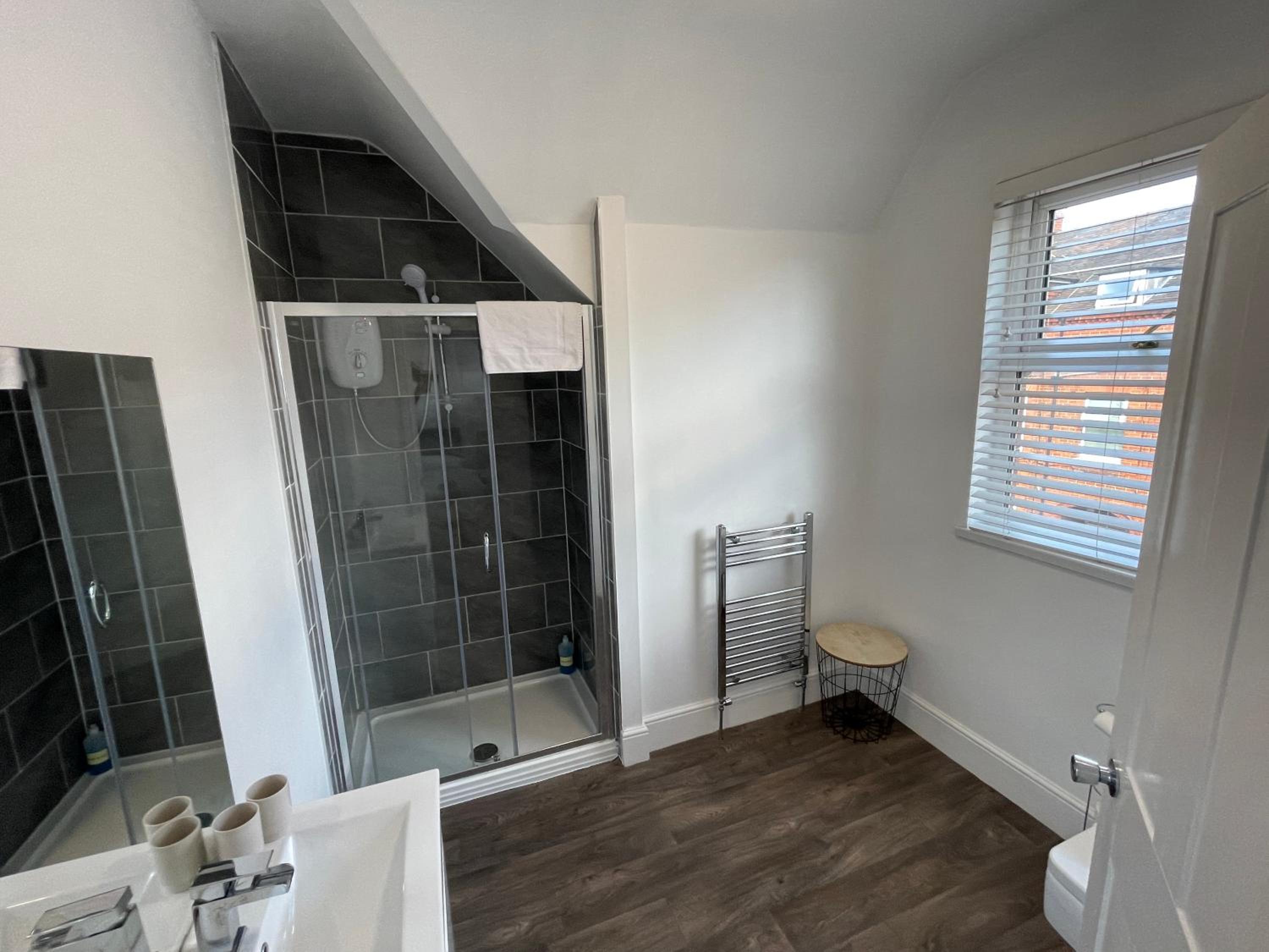 Double Room with Private Bathroom - Photo 11