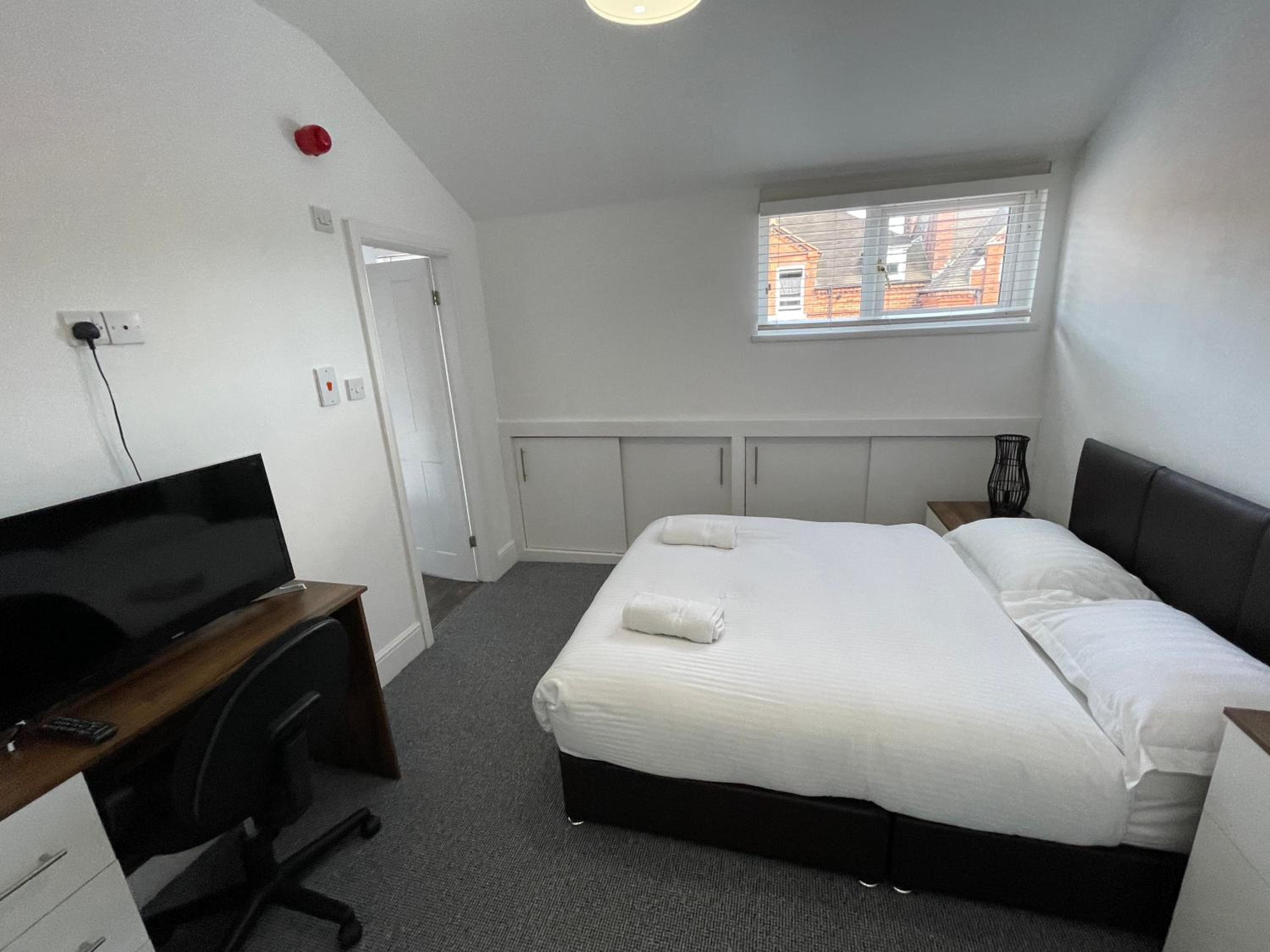 Double Room with Private Bathroom - Photo 3