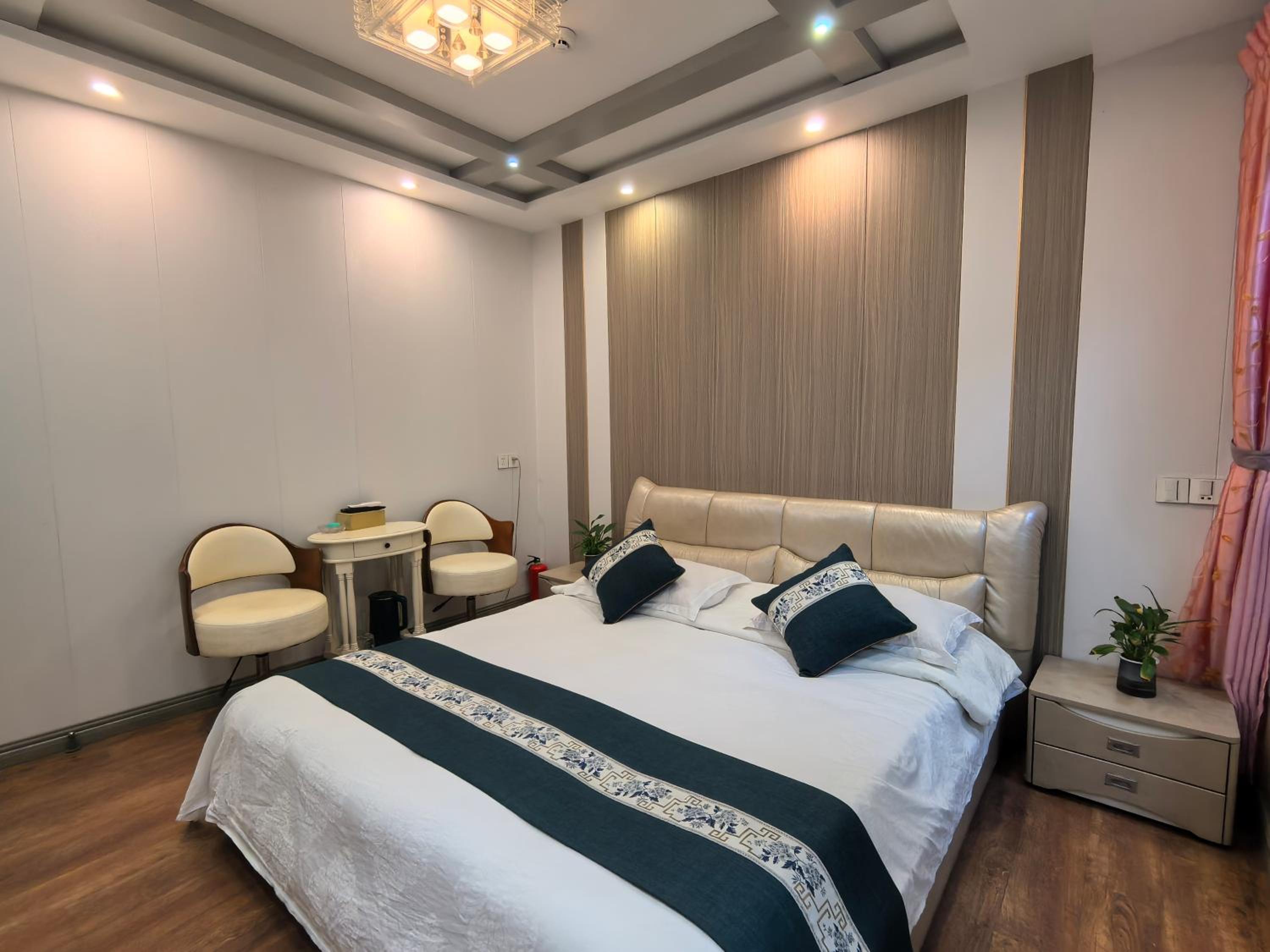 Chinese Deluxe King Room photo 2