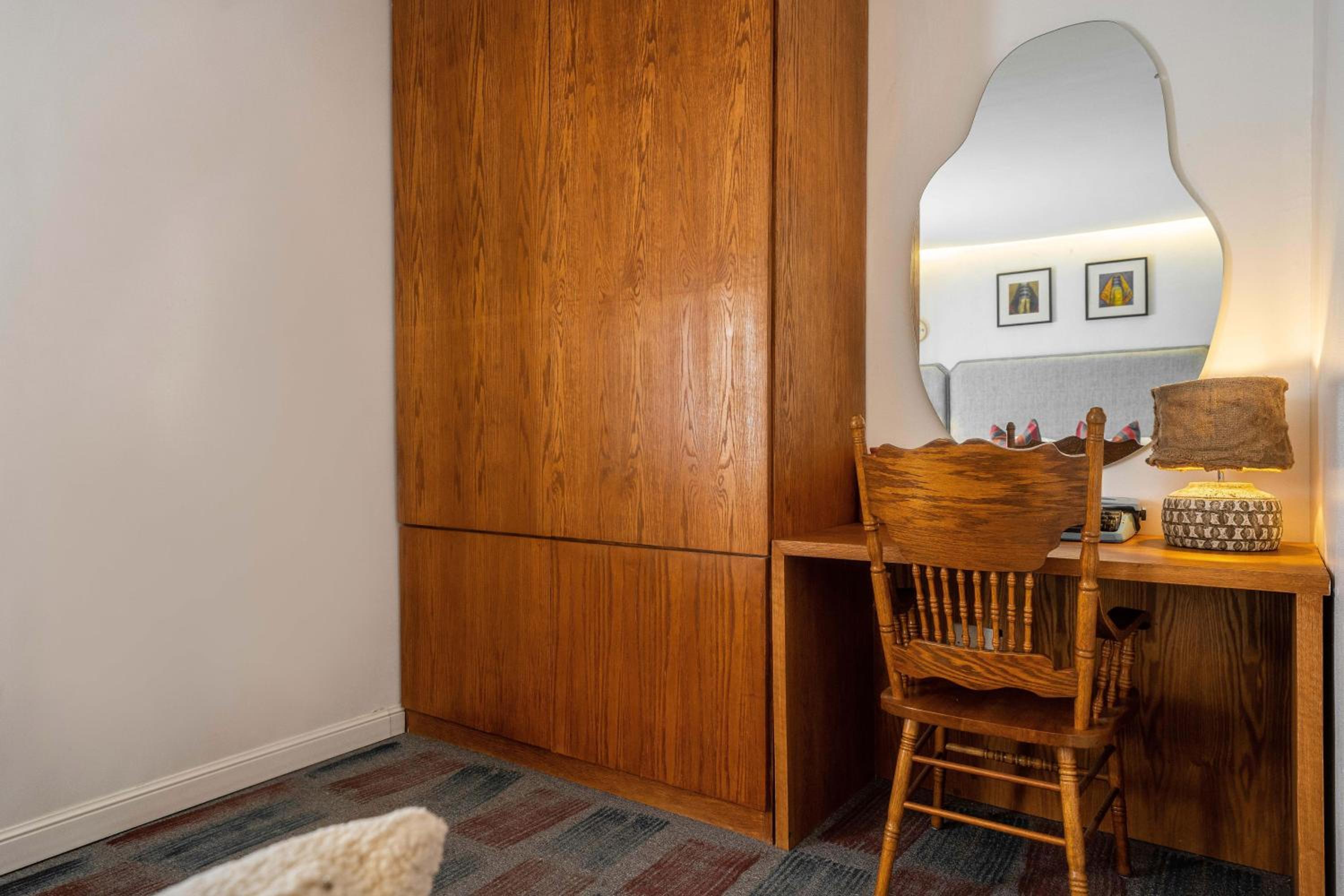 One-Bedroom Deluxe Apartment