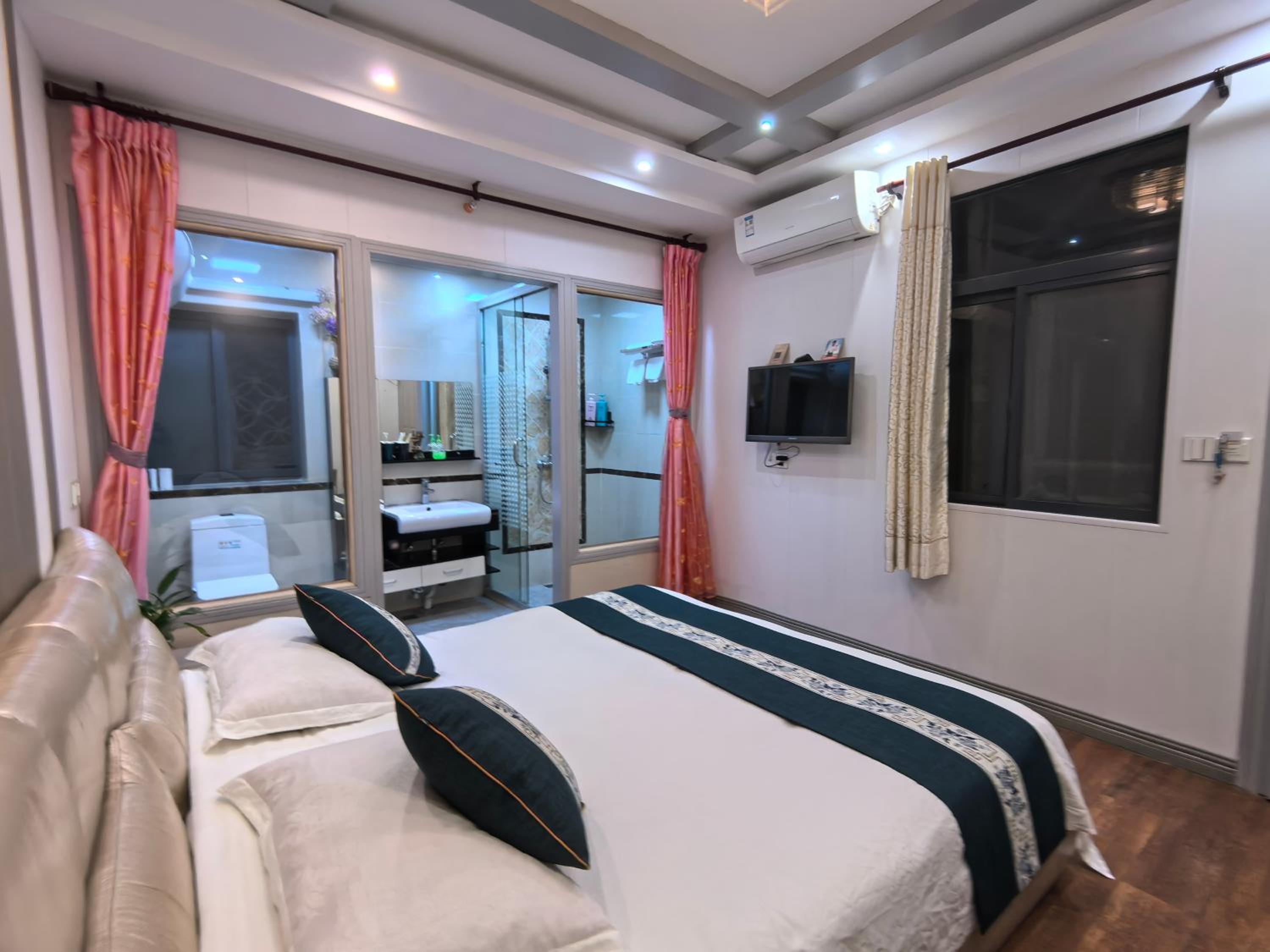 Chinese Deluxe King Room photo 3